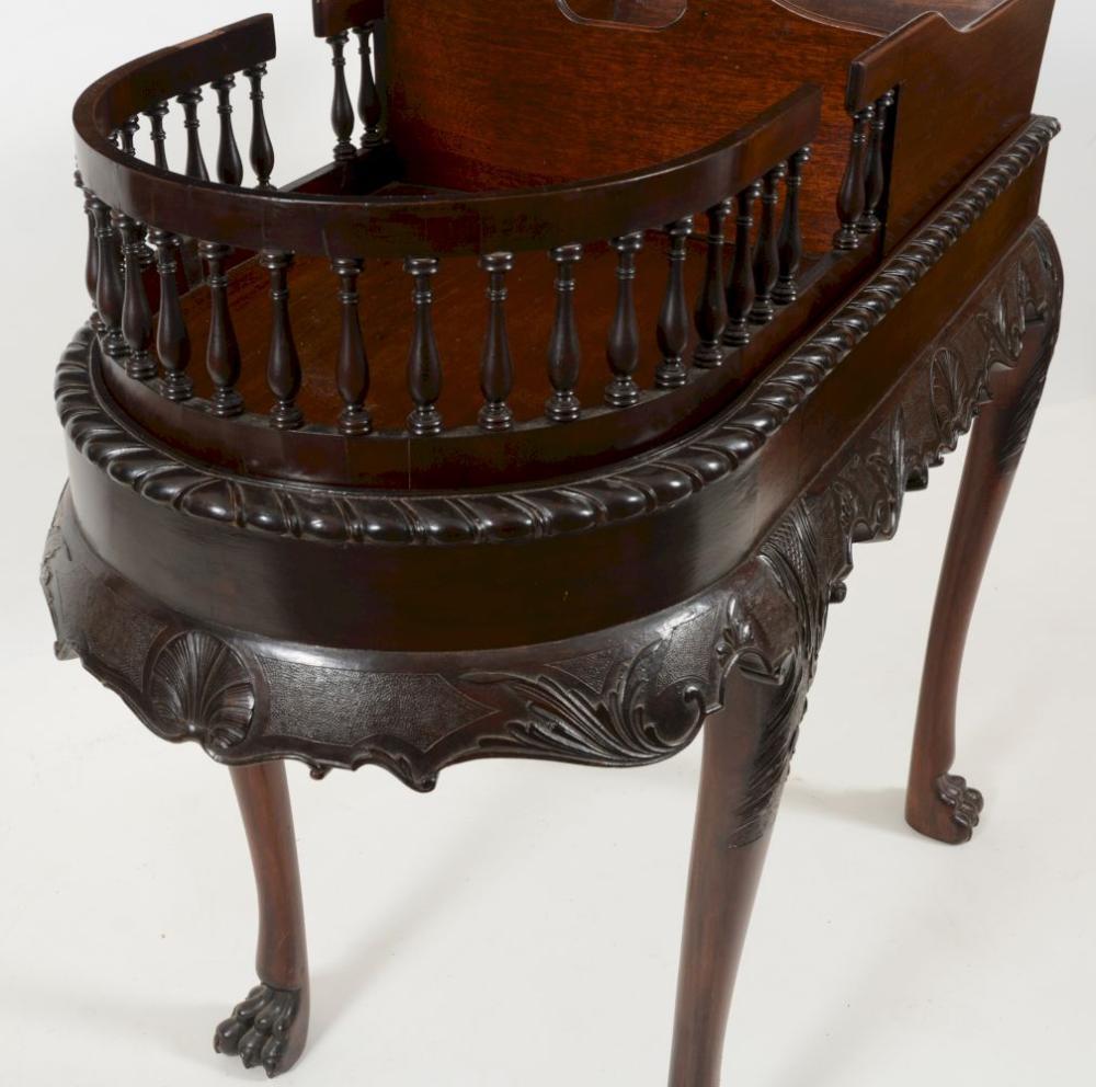 Early 19th Century Irish Georgian Mahogany Chippendale Serving Table For Sale 2