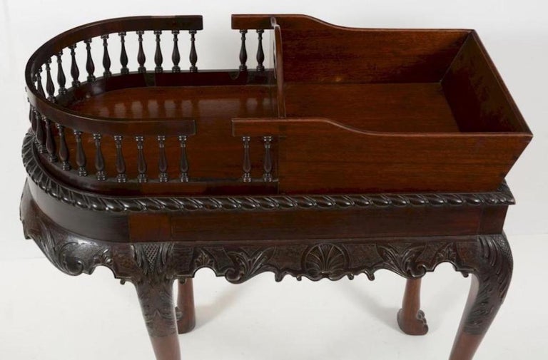 Early 19th Century Irish Georgian Mahogany Chippendale Serving Table For Sale 5