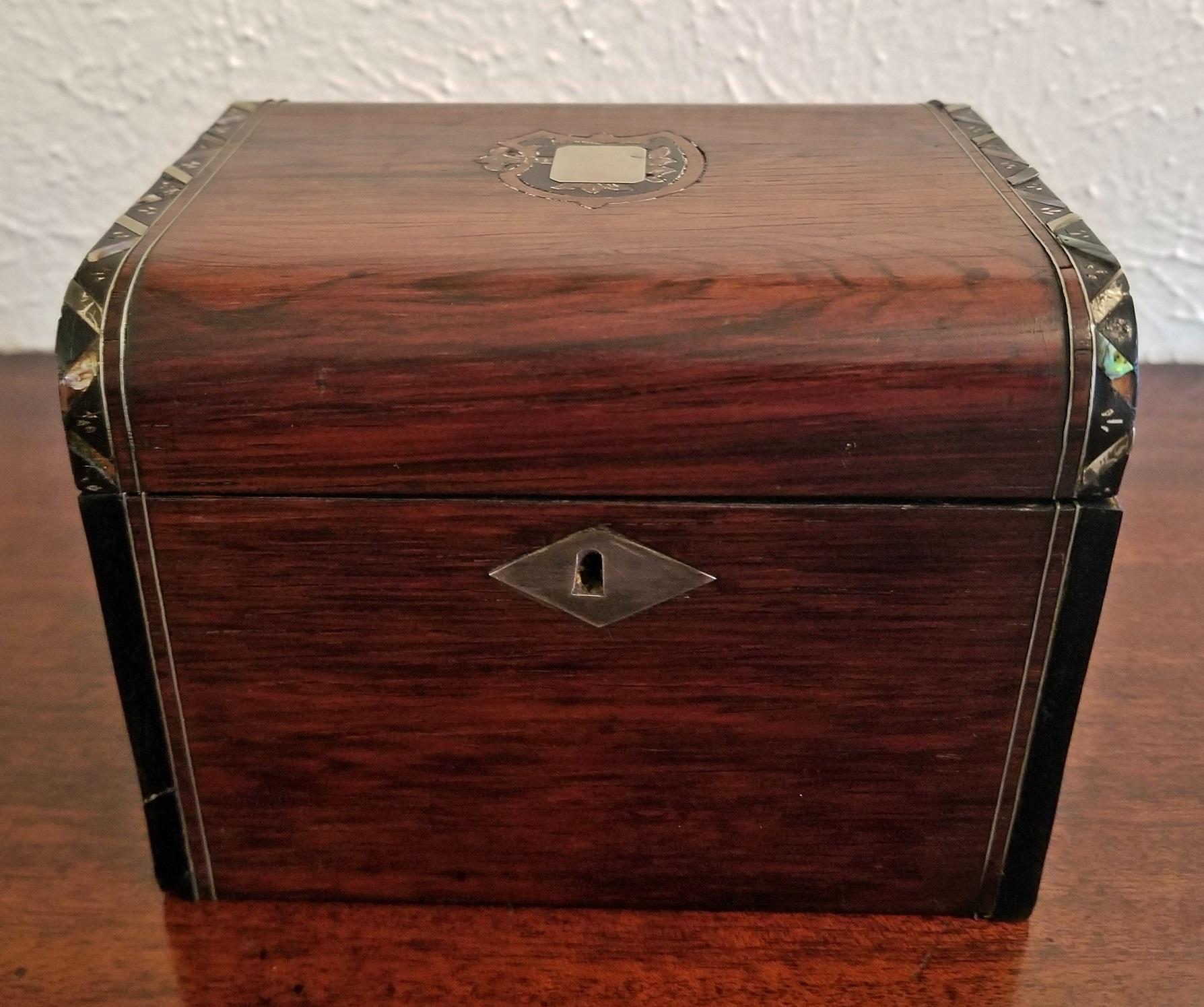 Early 19th Century Irish Mahogany Single Tea Caddy with Armorial Crest 5