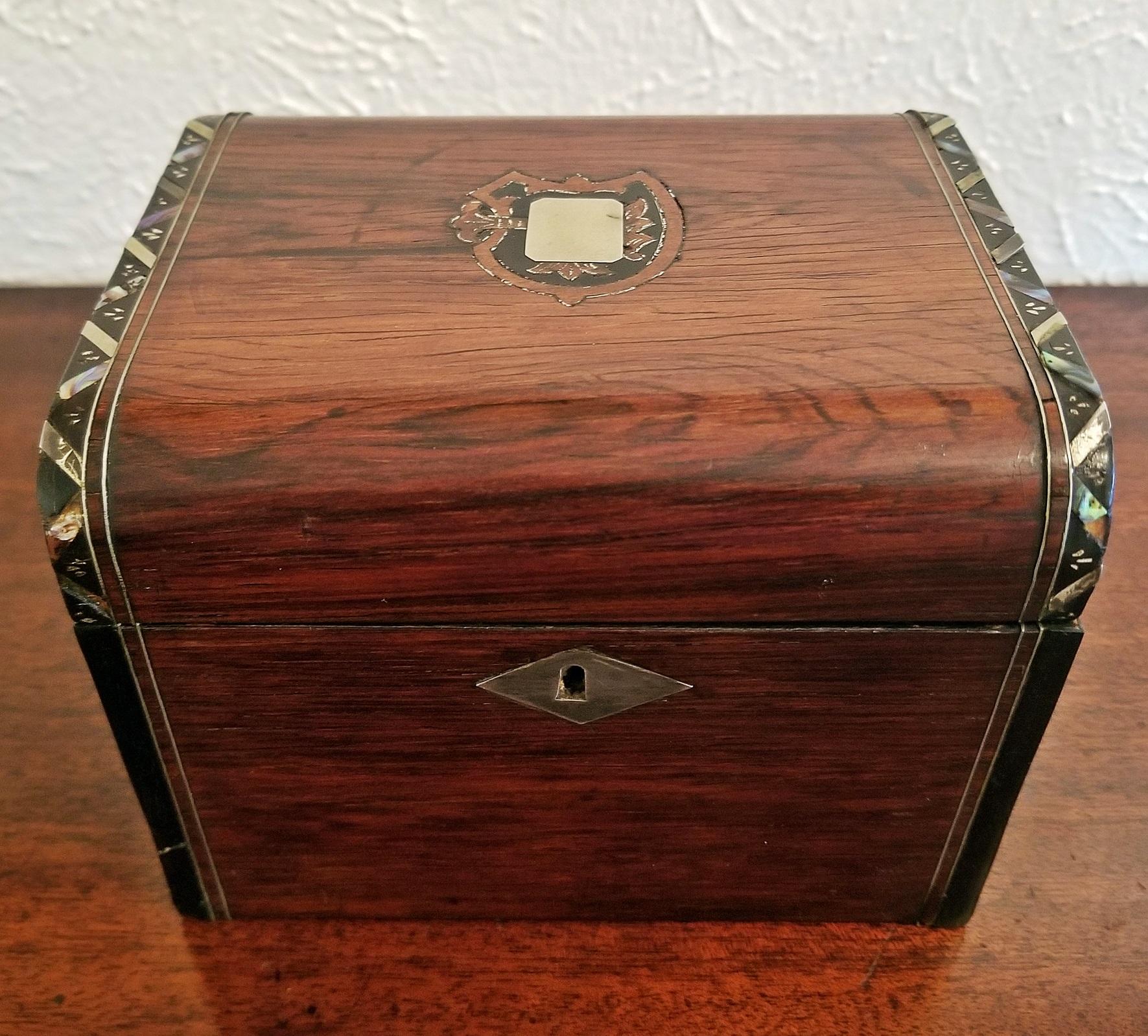 Early 19th Century Irish Mahogany Single Tea Caddy with Armorial Crest 4