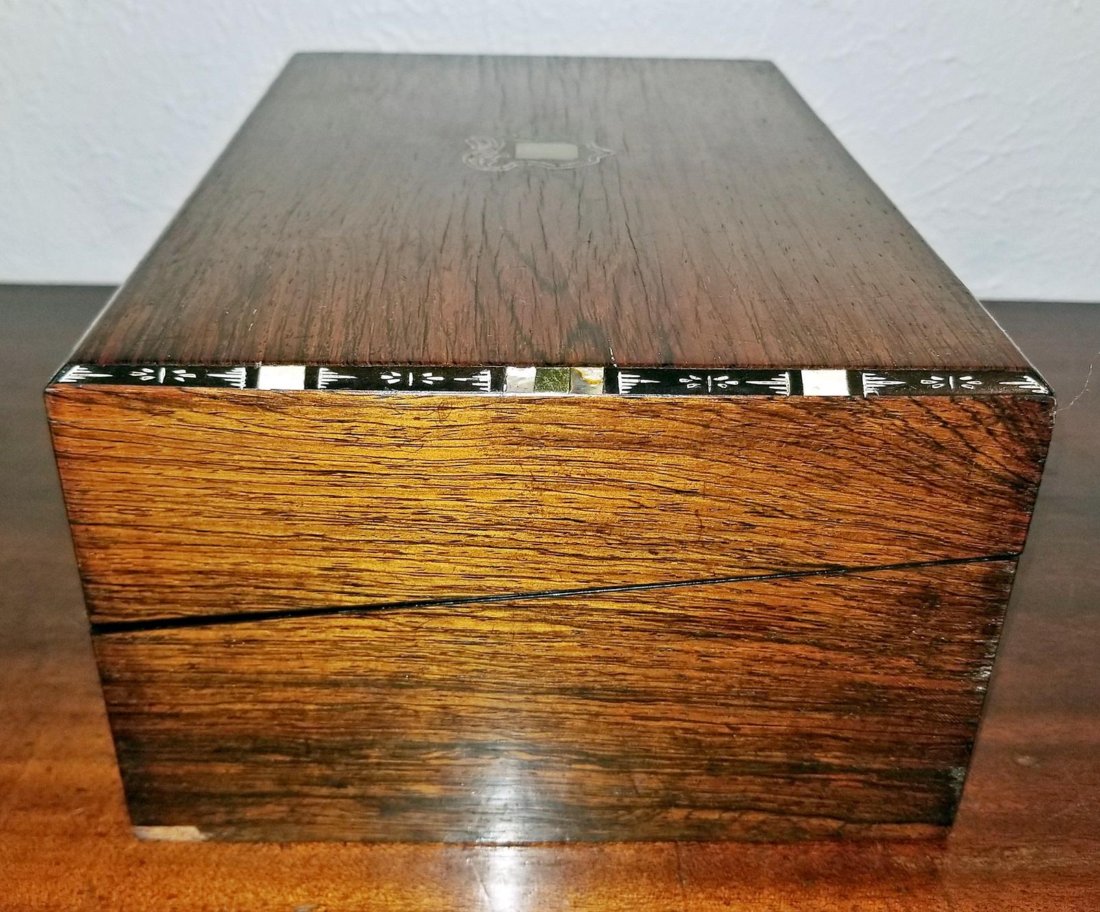 Early 19th Century Irish Mahogany Writing Slope with Armorial Crest 3