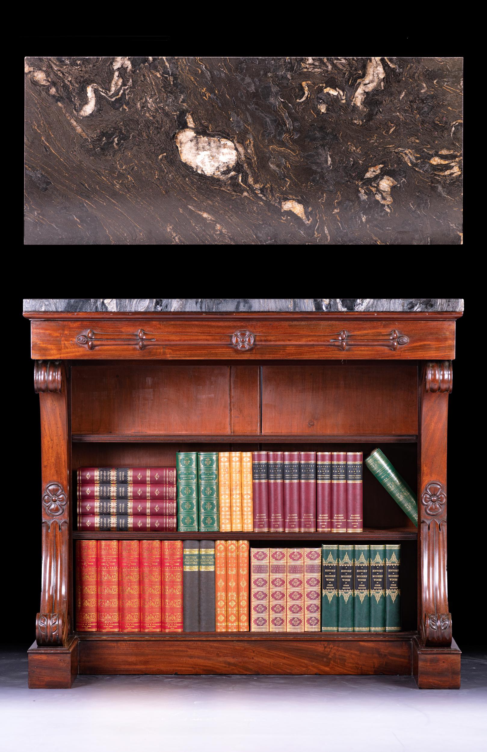 Offener irischer William IV.-Bücherregal-/Konsolentisch aus dem frühen 19. Jahrhundert (Irisch) im Angebot