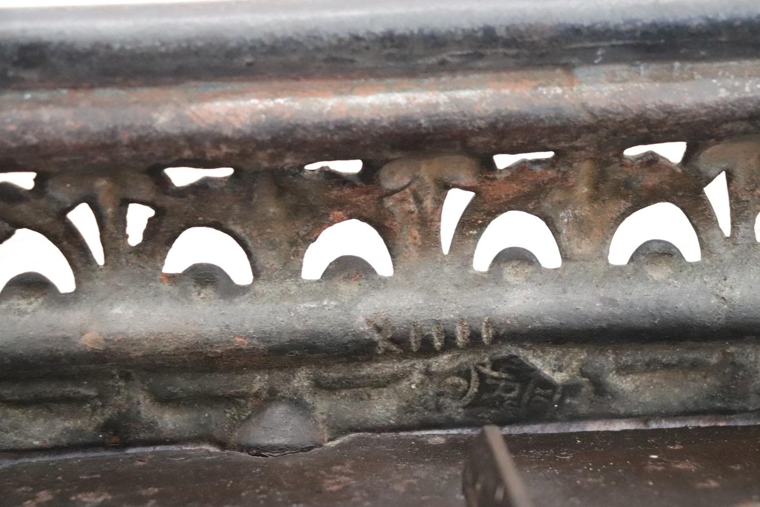 Ensemble d'outils de cheminée en fer ancien italien du début du 19e siècle en vente 15