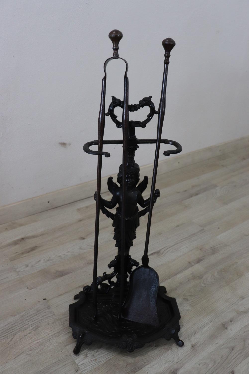 Ensemble d'outils de cheminée en fer ancien italien du début du 19e siècle en vente 2