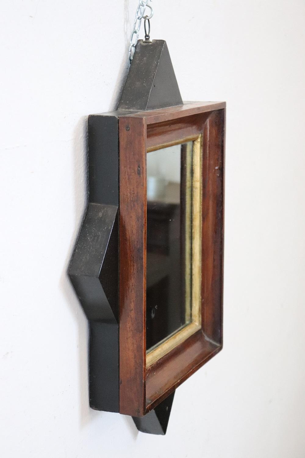 Early 19th century Italian wall mirror characterized by a walnut wood frame with a particular star shape. Its small size makes it perfect also for decorating small rooms.