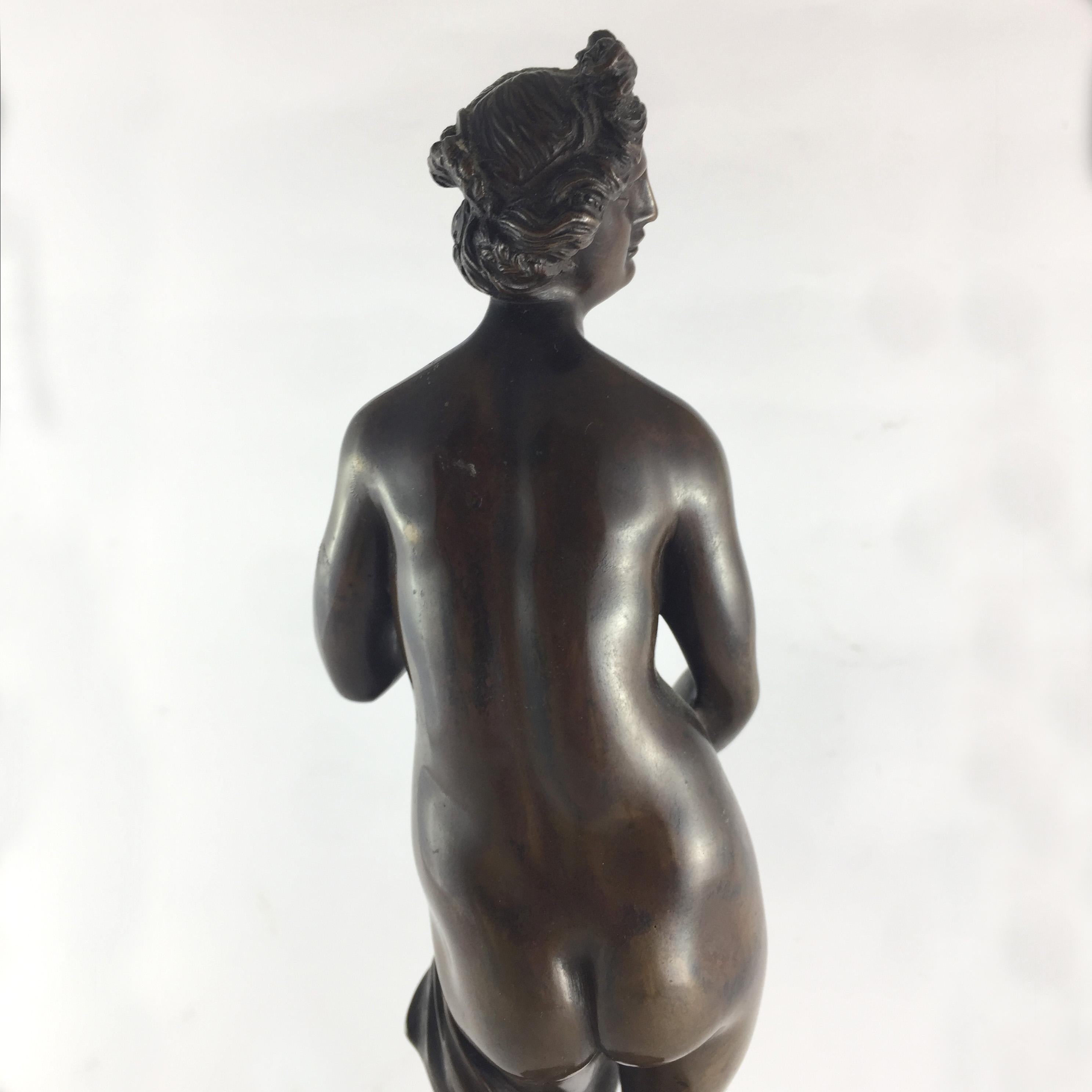 Early 19th Century Italian Bronze Sculpture 'Venere Bather' For Sale 1