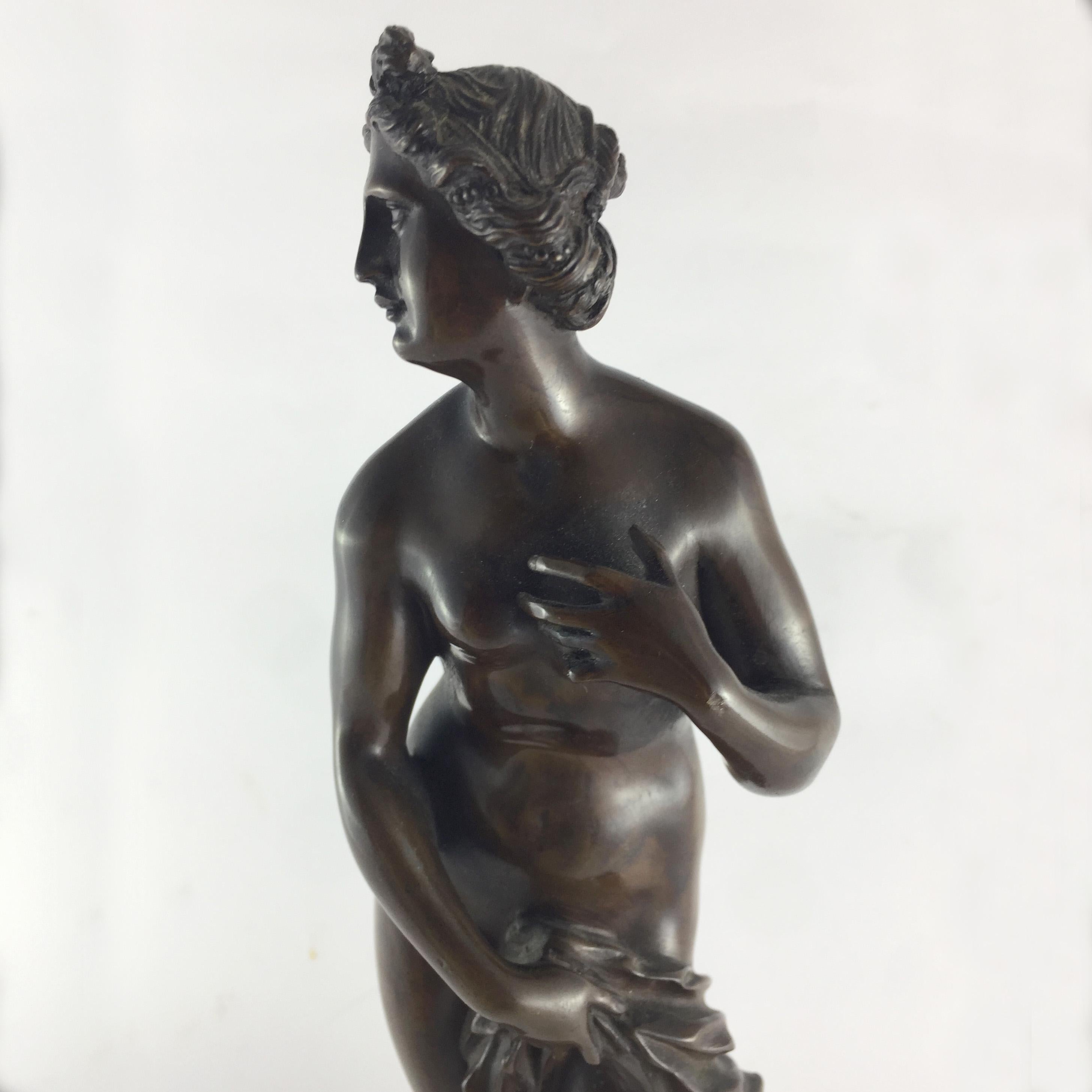 Early 19th Century Italian Bronze Sculpture 'Venere Bather' For Sale 2