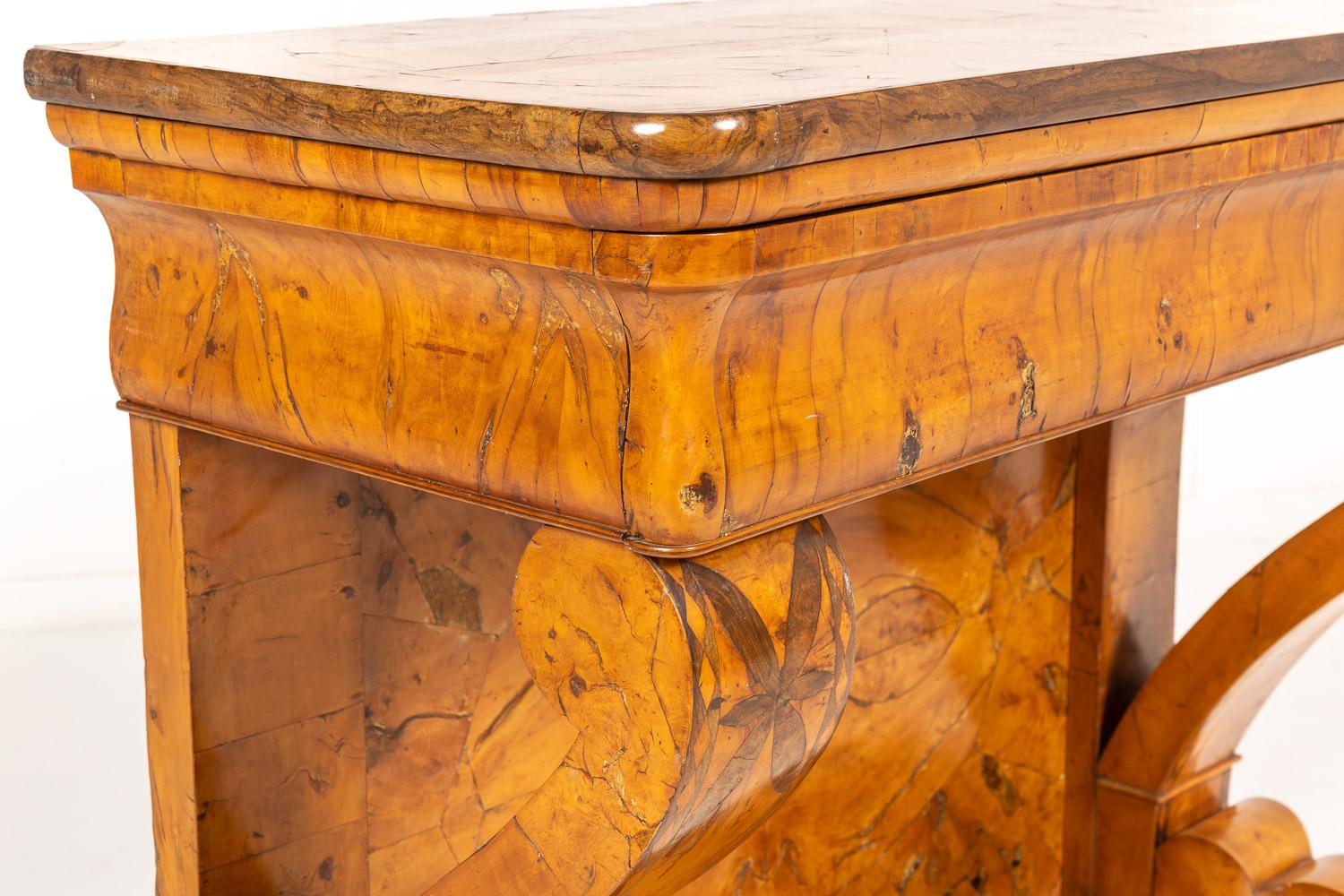 Table console italienne en ronce de bois et noyer du début du 19e siècle Bon état - En vente à Gloucestershire, GB