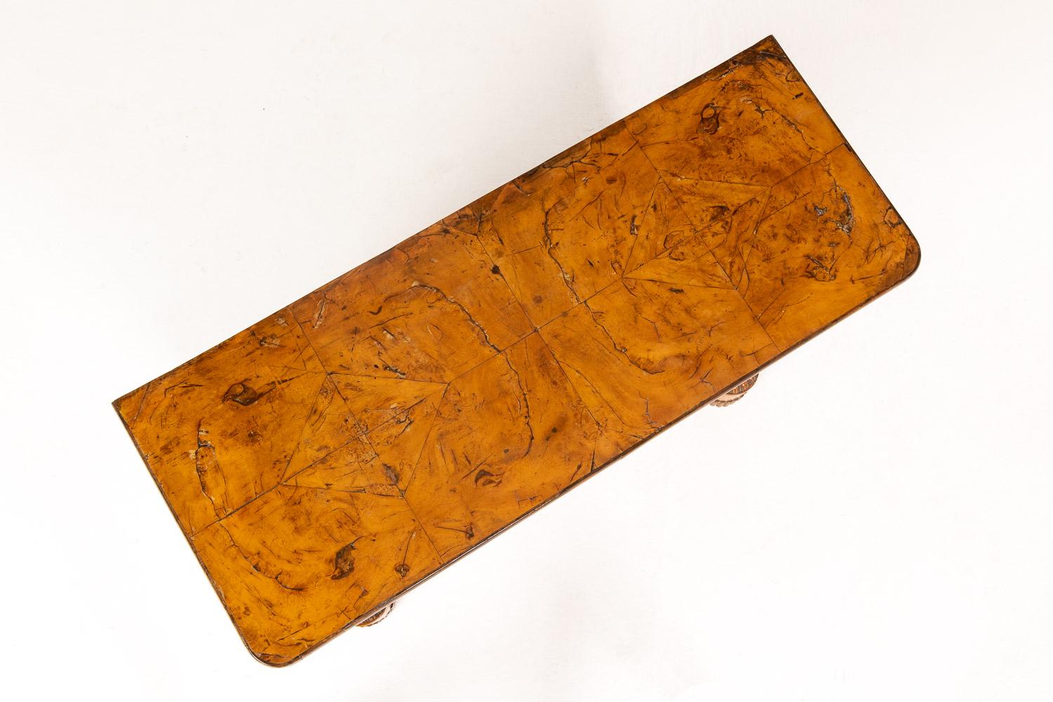 XIXe siècle Table console italienne en ronce de bois et noyer du début du 19e siècle en vente