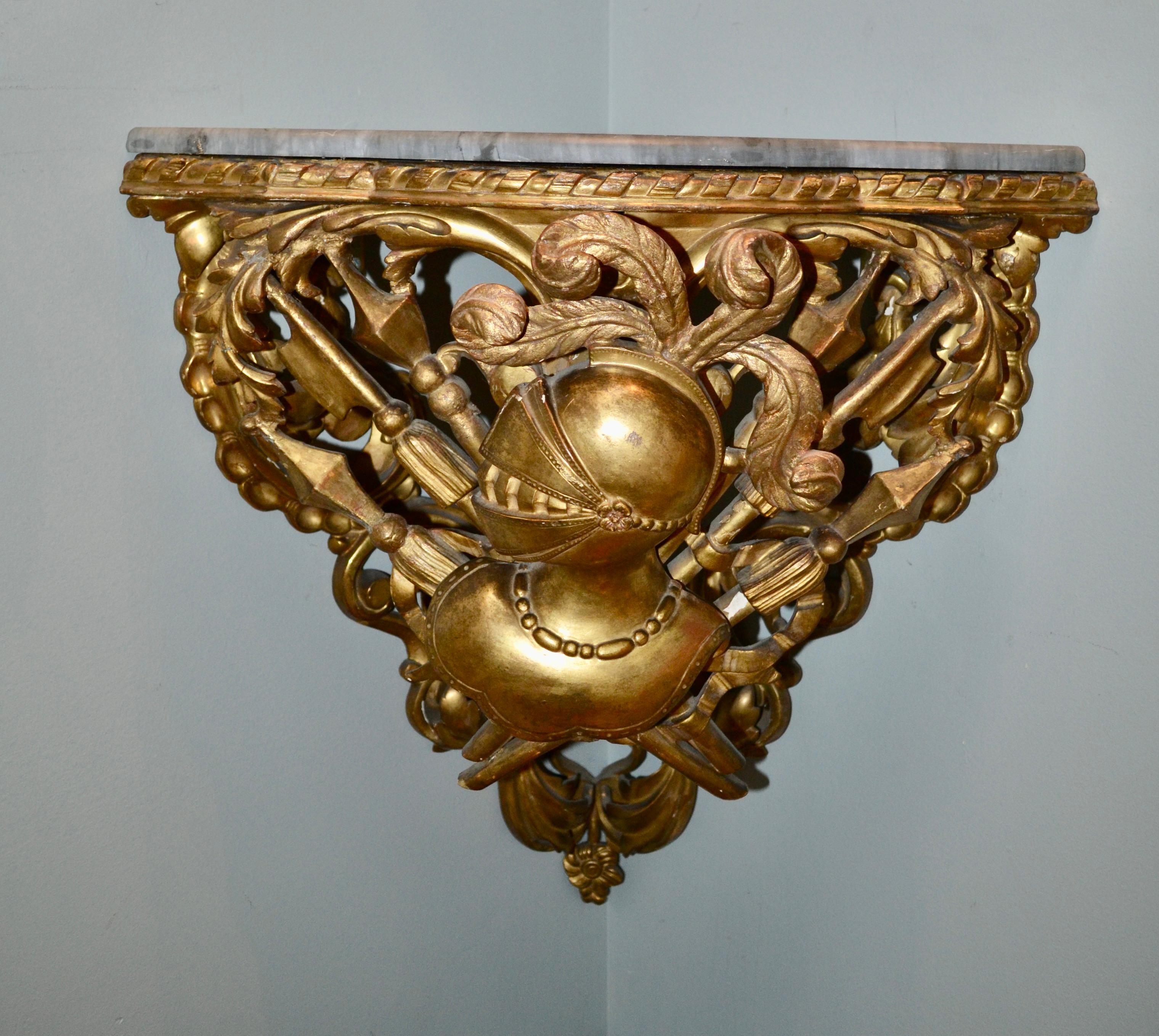 Early 19th Century Italian Carved and Giltwood Corner Bracket For Sale 5