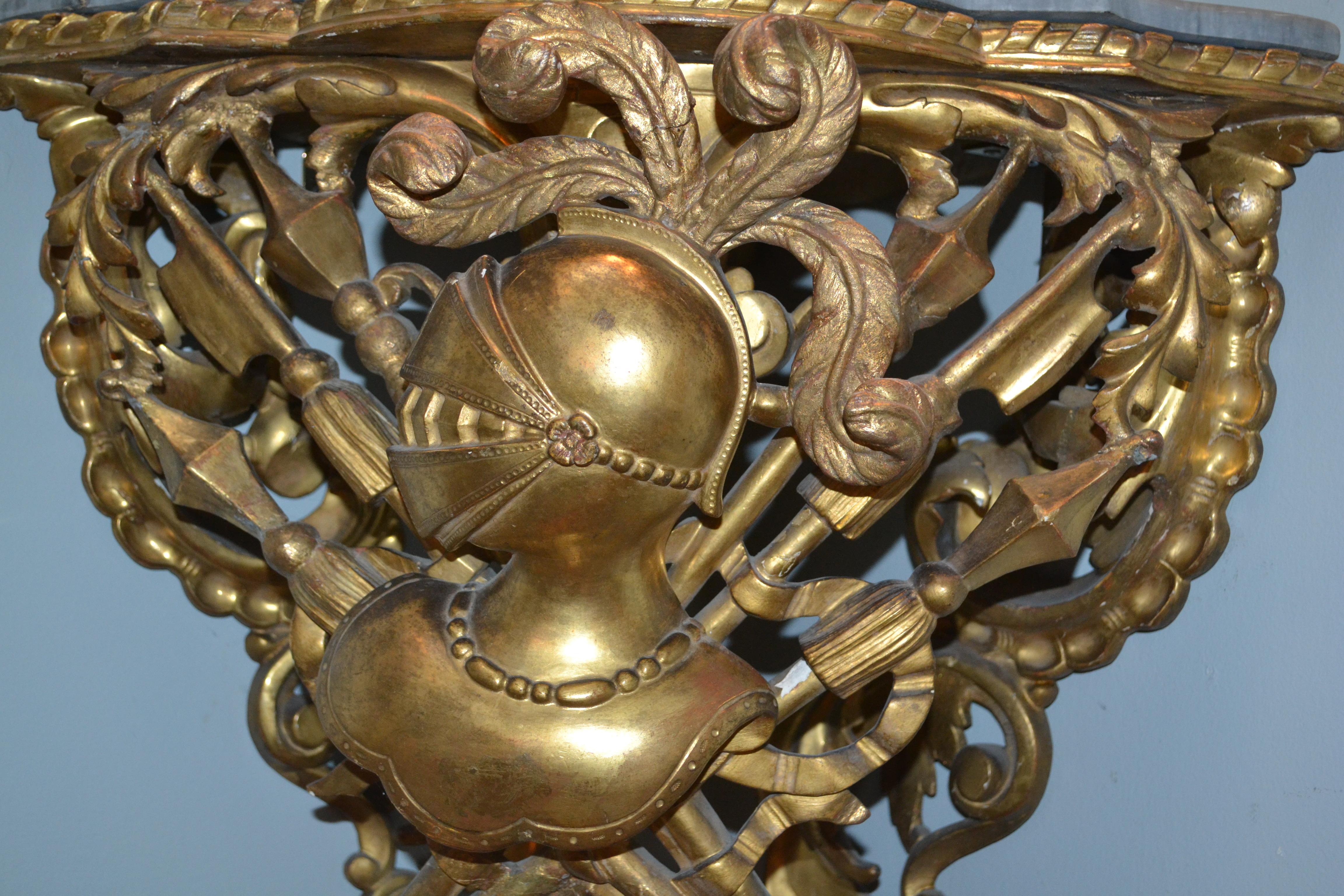 Early 19th Century Italian Carved and Giltwood Corner Bracket For Sale 2