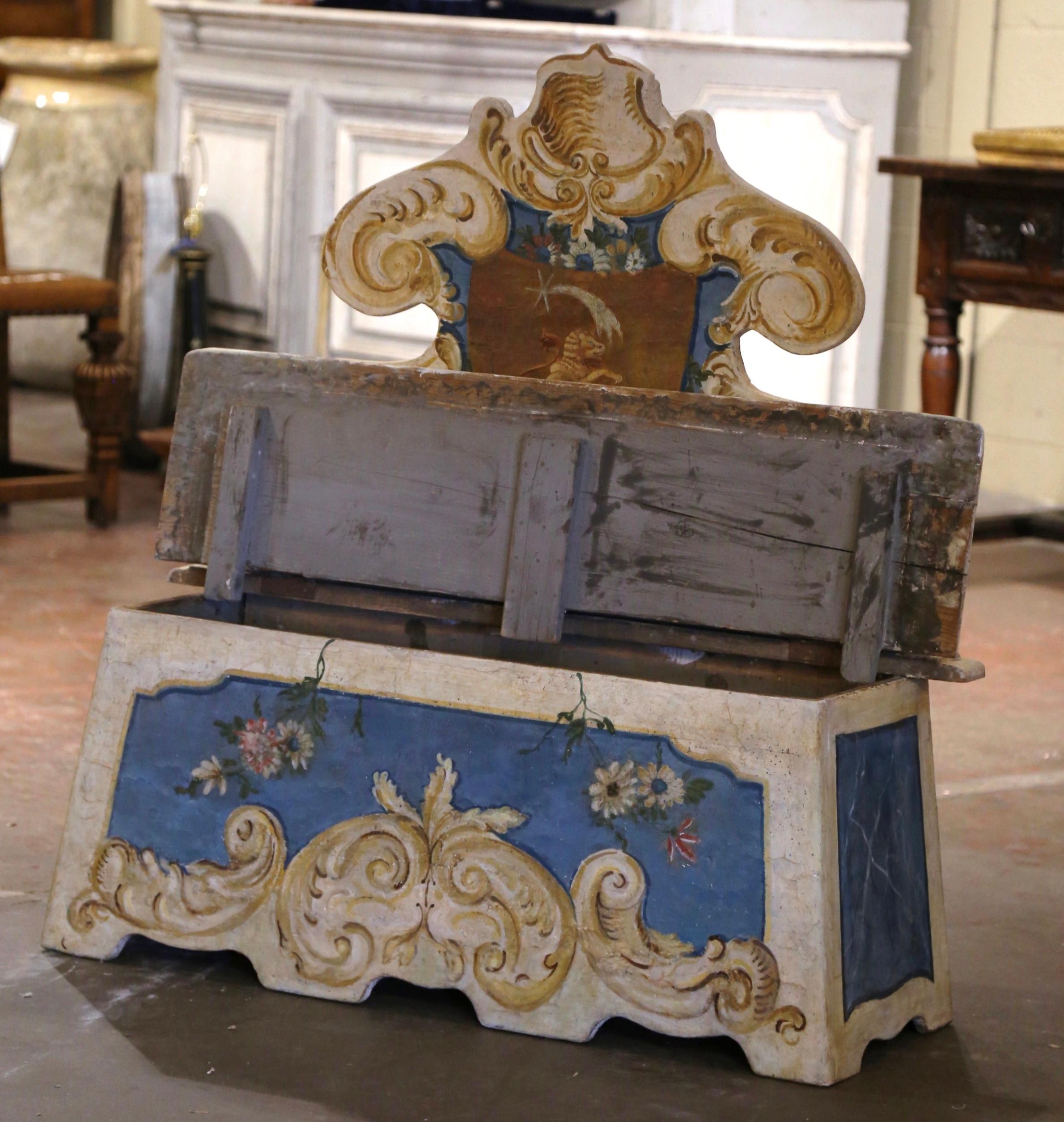 Banc Cassapanca italien du début du 19e siècle, sculpté et peint à la main Excellent état - En vente à Dallas, TX