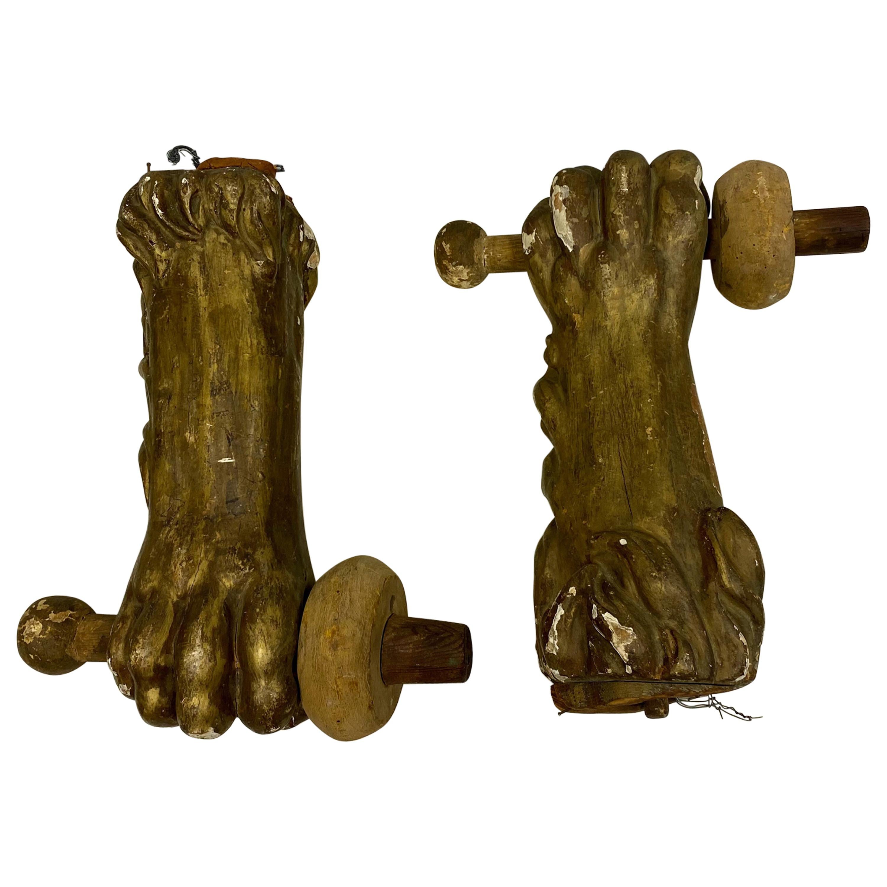 Early 19th Century Italian Carved Giltwood Lion’s Paw Form Sconces, Pair