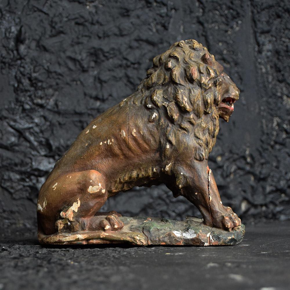 Italienische geschnitzte Löwenfigur aus dem frühen 19. Jahrhundert im Angebot 3