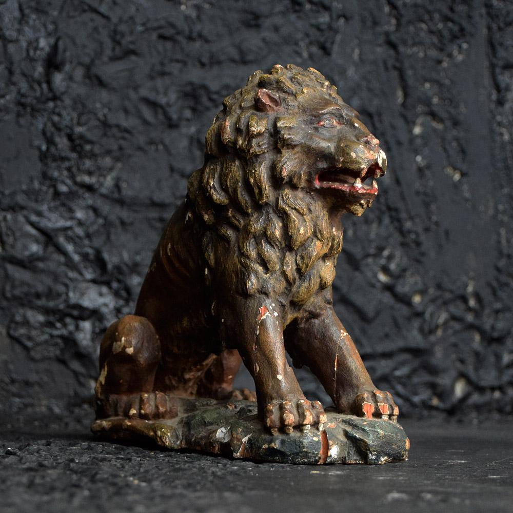 Italienische geschnitzte Löwenfigur aus dem frühen 19. Jahrhundert im Angebot 6
