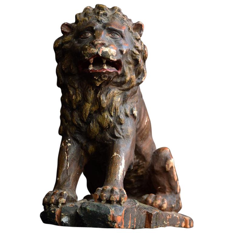 Italienische geschnitzte Löwenfigur aus dem frühen 19. Jahrhundert im Angebot