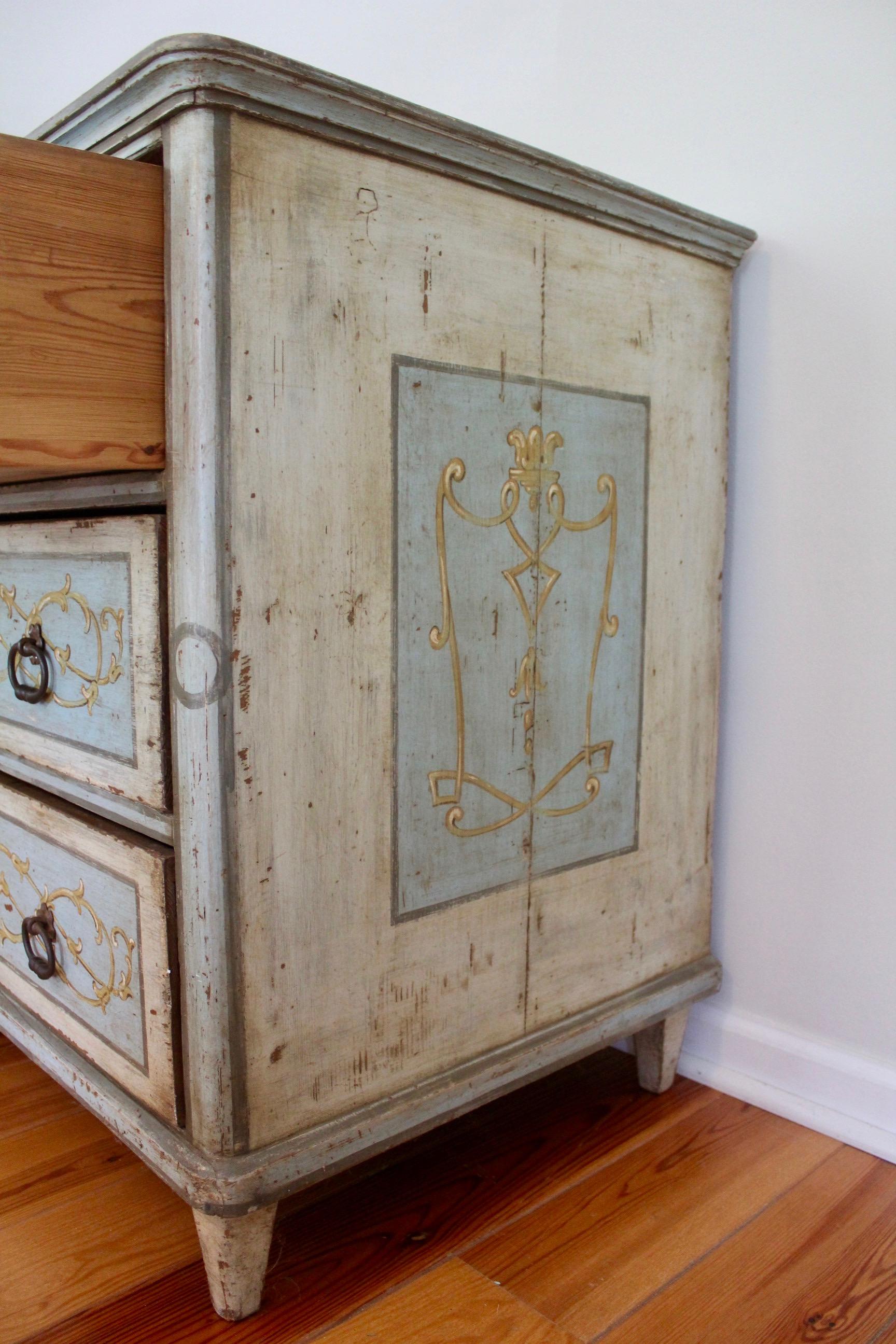 Early 19th Century Italian Commode or Chest of Drawers For Sale 2