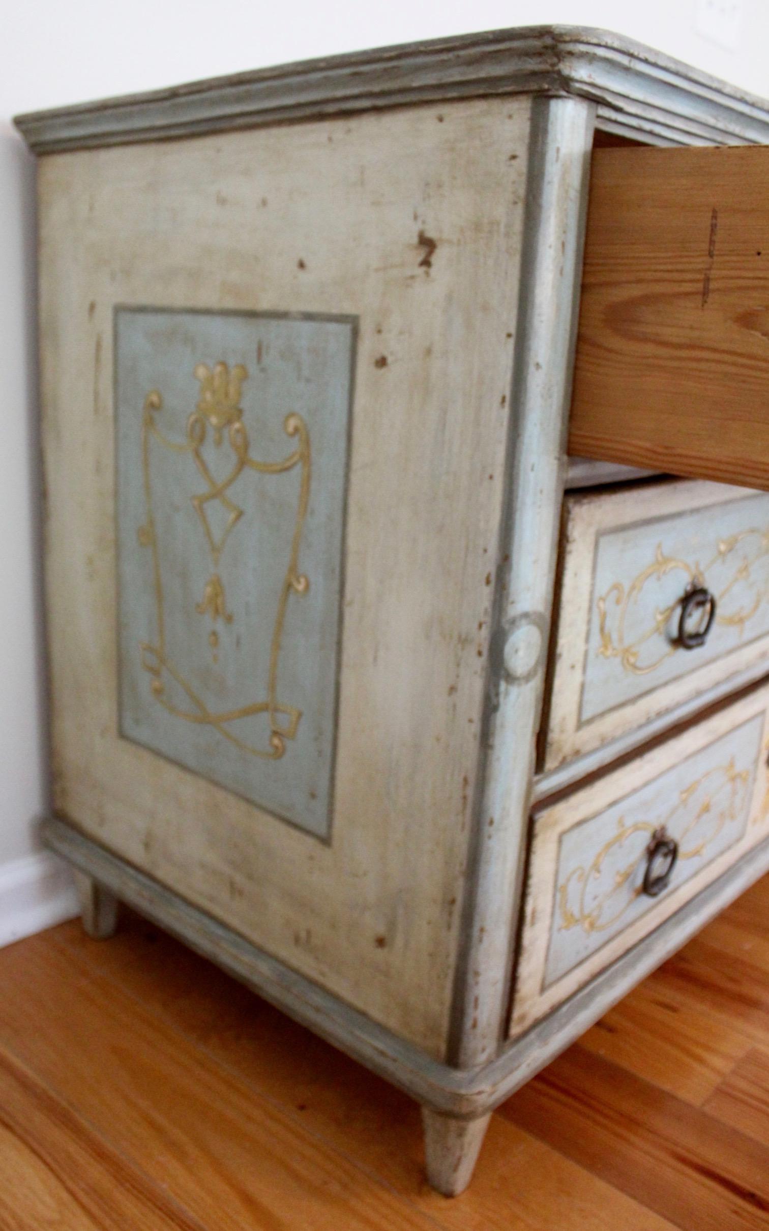 Early 19th Century Italian Commode or Chest of Drawers For Sale 10