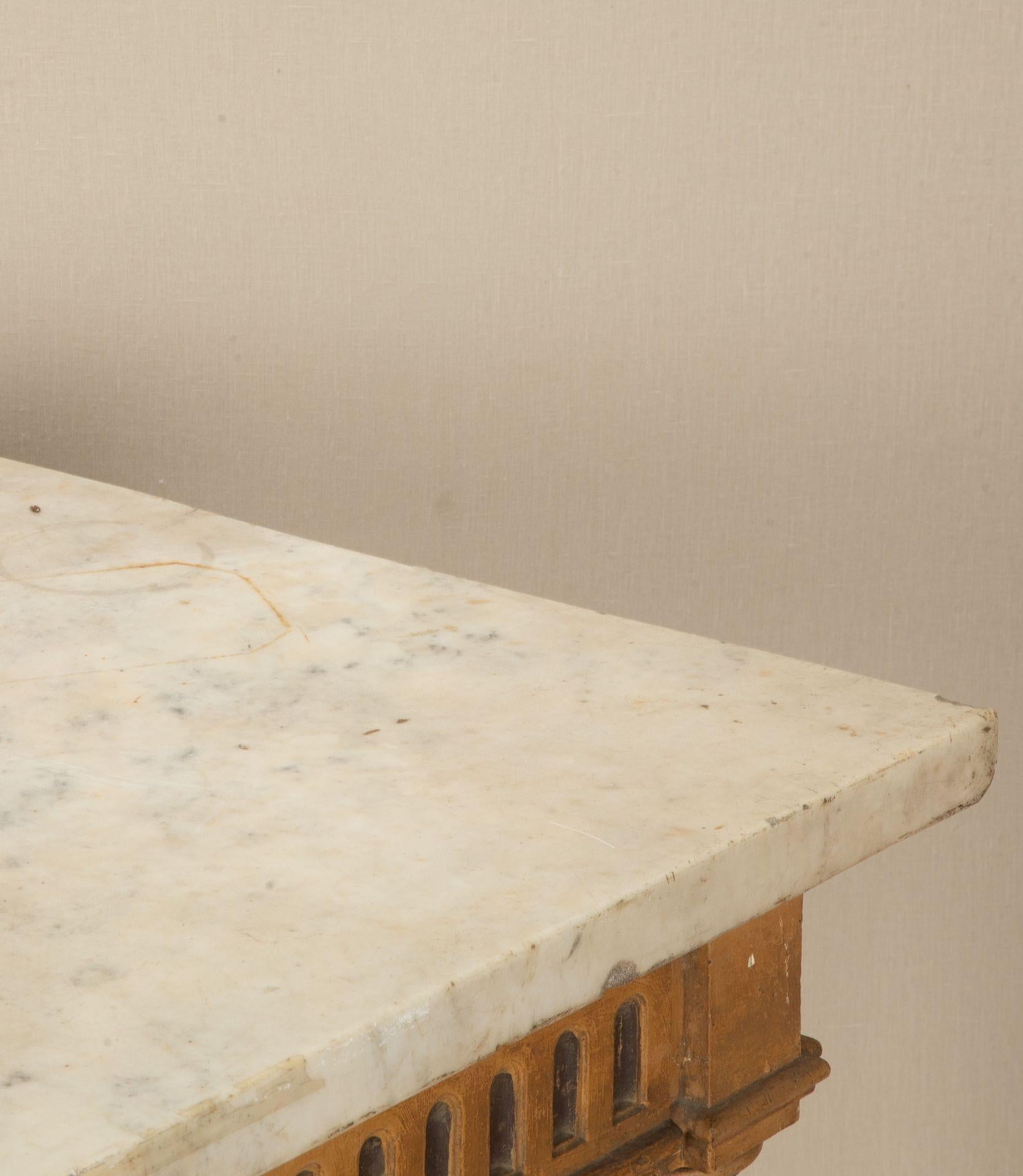 Dipinto Tavolo da console italiano del primo Ottocento con piano in marmo di Carrara in vendita