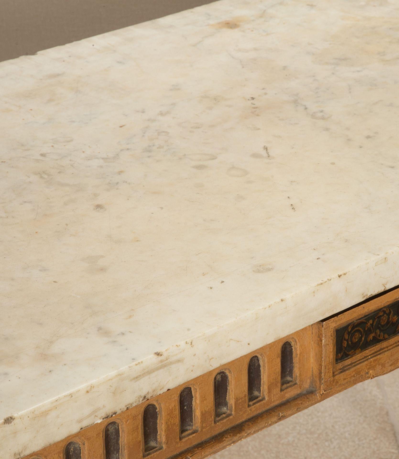 Tavolo da console italiano del primo Ottocento con piano in marmo di Carrara In condizioni buone in vendita a Gloucestershire, GB