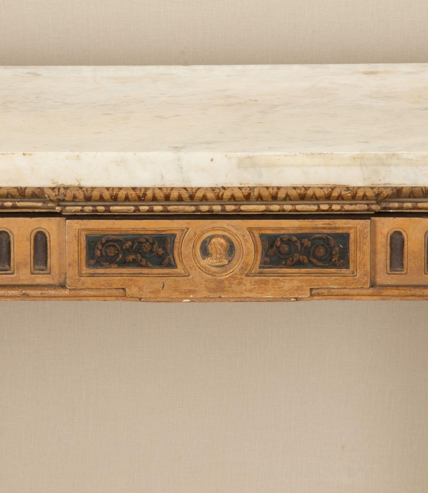 Marmo di Carrara Tavolo da console italiano del primo Ottocento con piano in marmo di Carrara in vendita