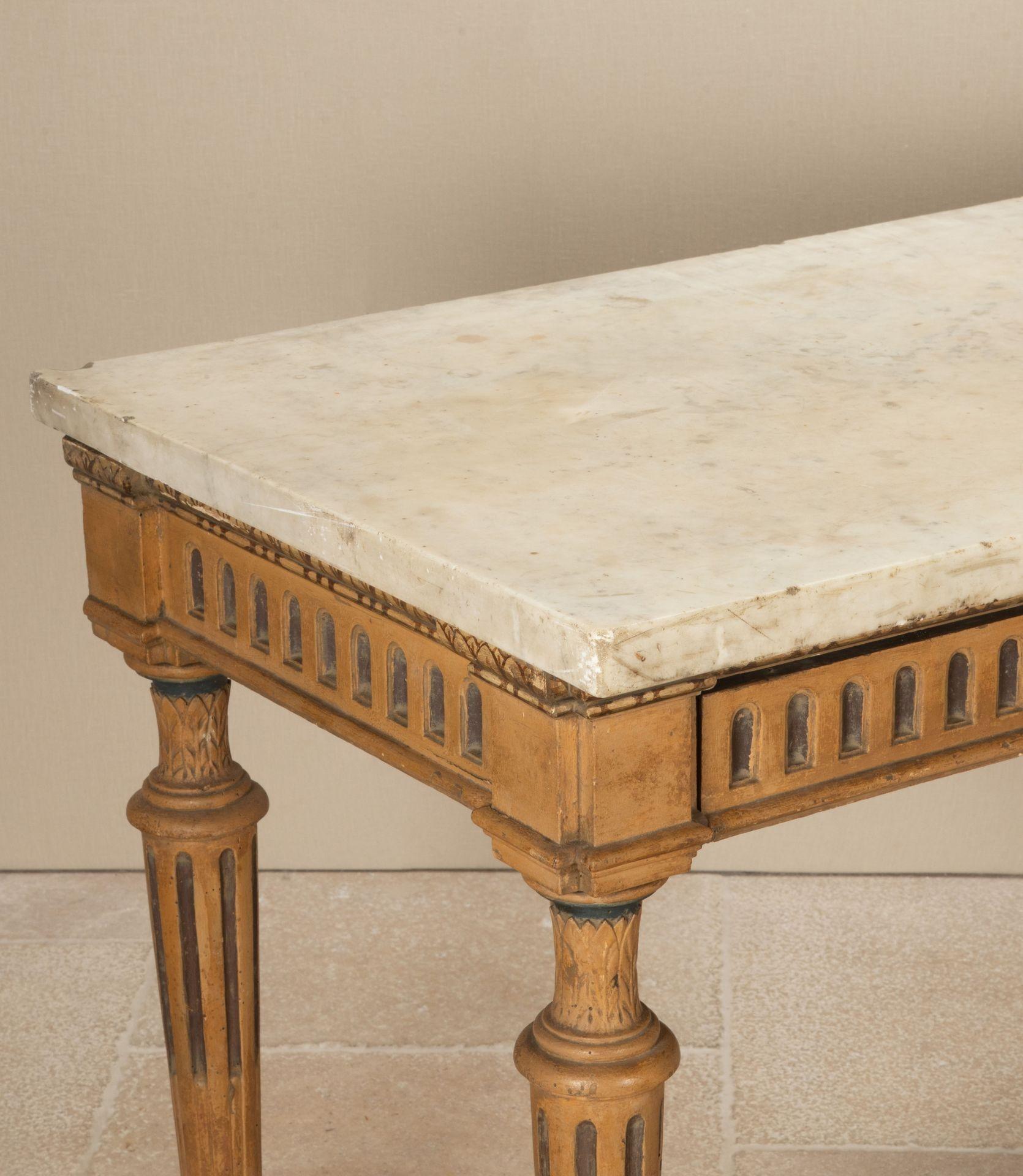 Tavolo da console italiano del primo Ottocento con piano in marmo di Carrara in vendita 1
