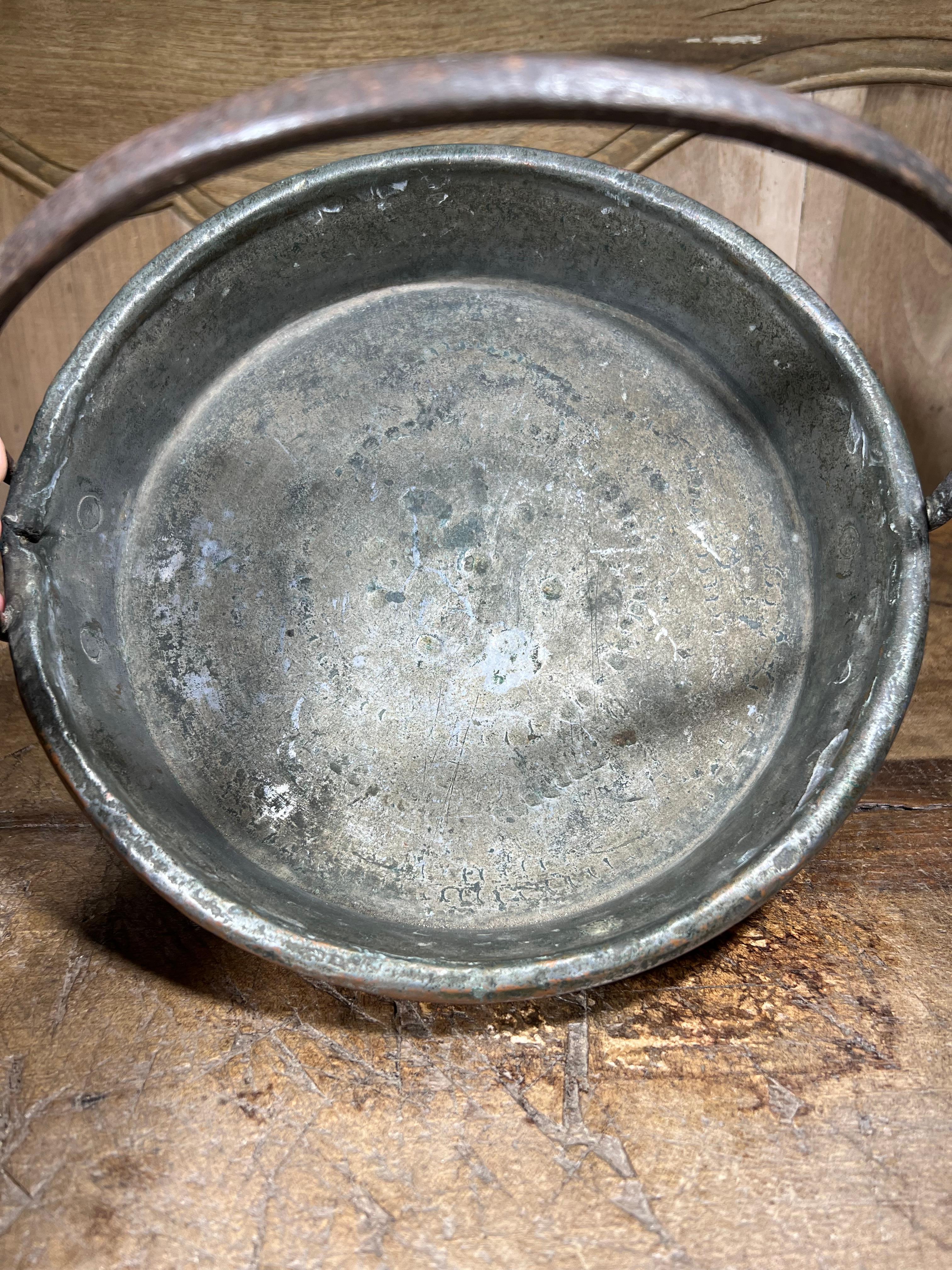 Early 19th Century Italian Copper Pan In Good Condition In Atlanta, GA