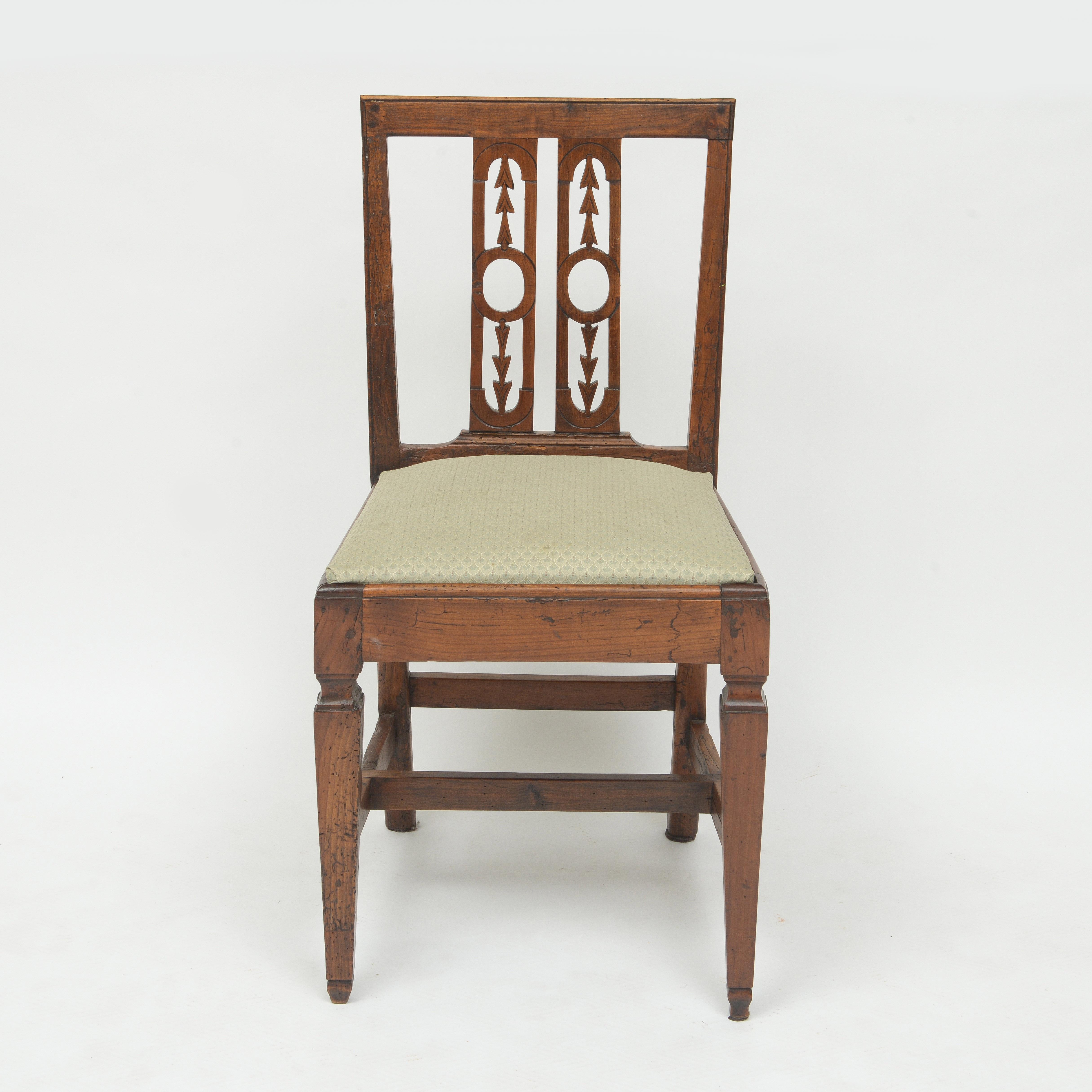 Set of six walnut side chairs with drop in seats
Decoratively carved backs with ovals and arrows
Finished on a spade foot.