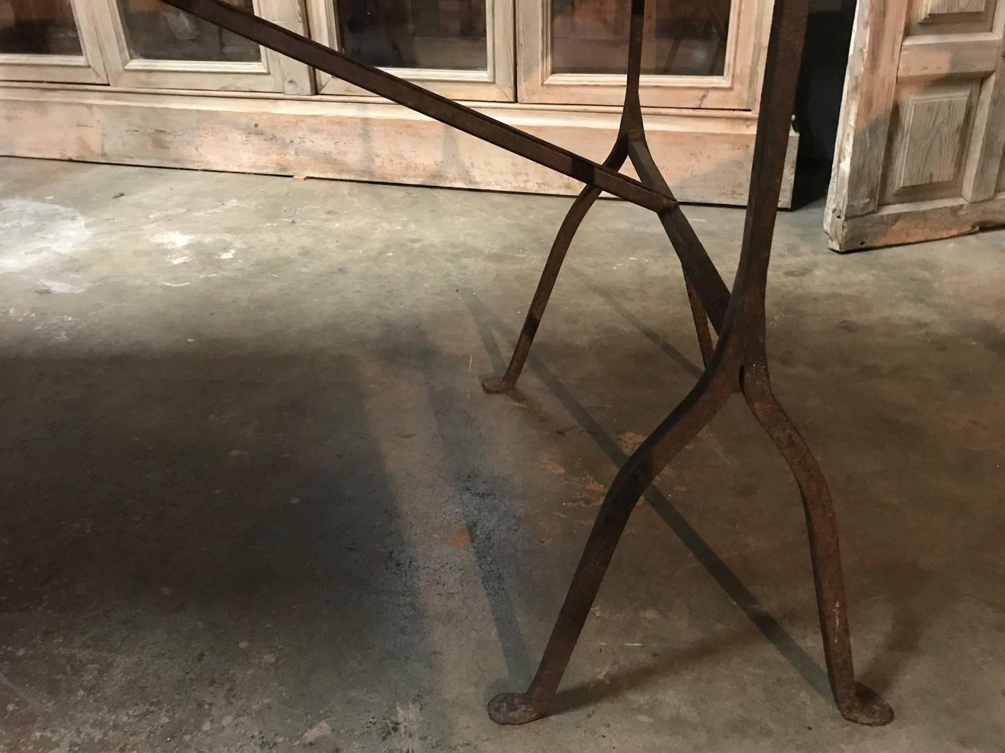 Early 19th Century Italian Dining Table in Walnut and Iron 3