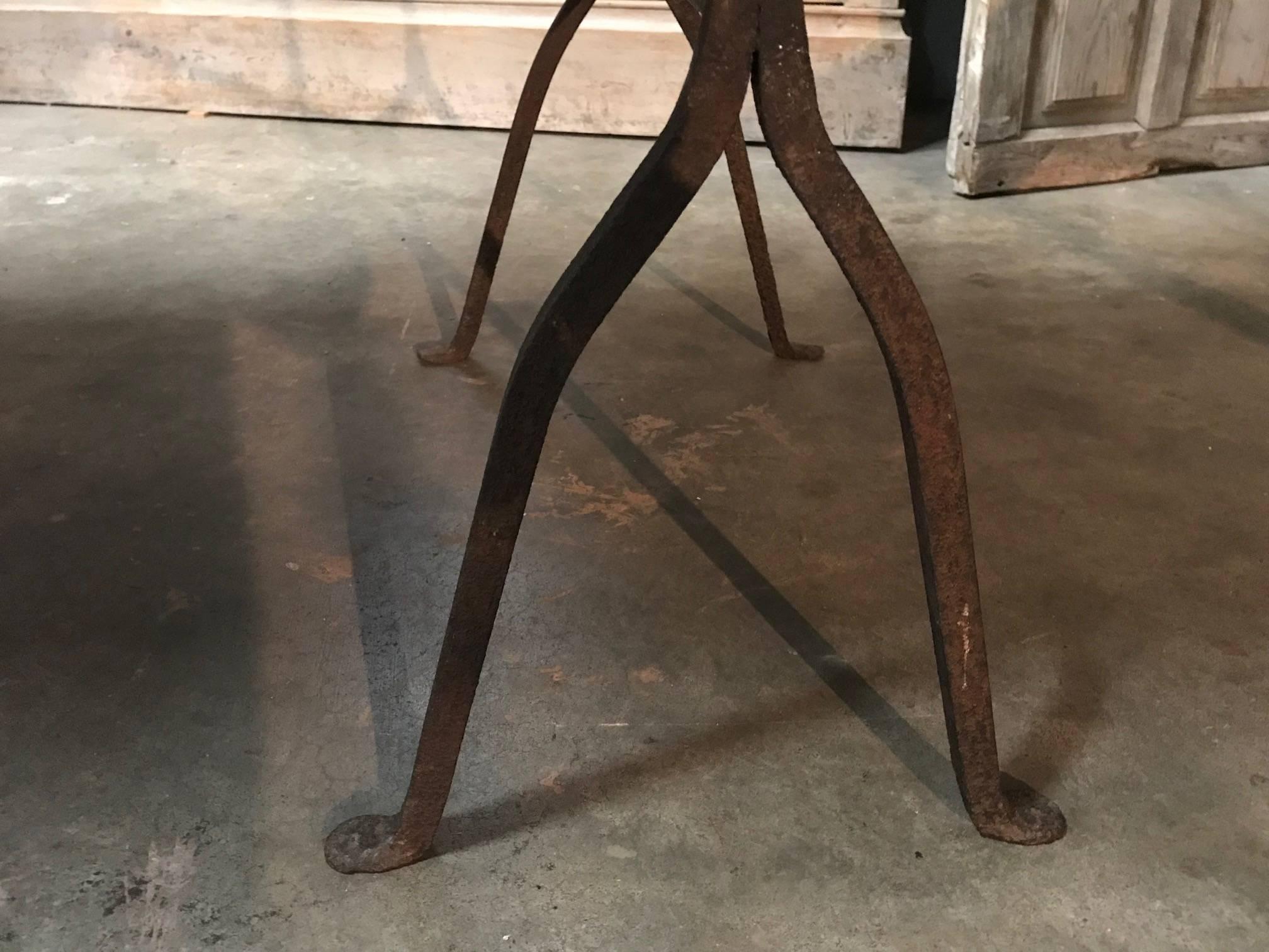 Early 19th Century Italian Dining Table in Walnut and Iron 4