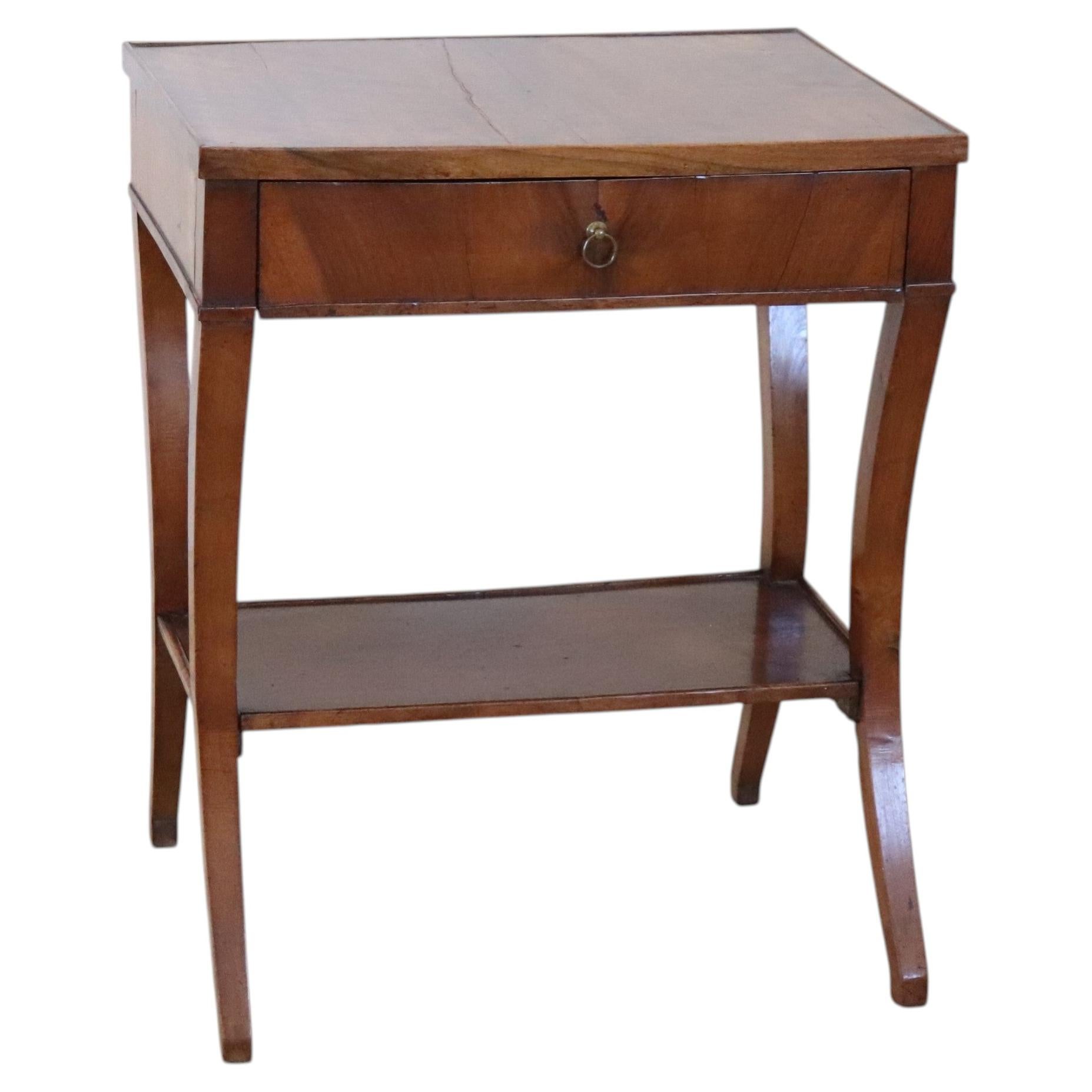 Table d'appoint antique italienne de style Directoire, début du XIXe siècle, en noyer
