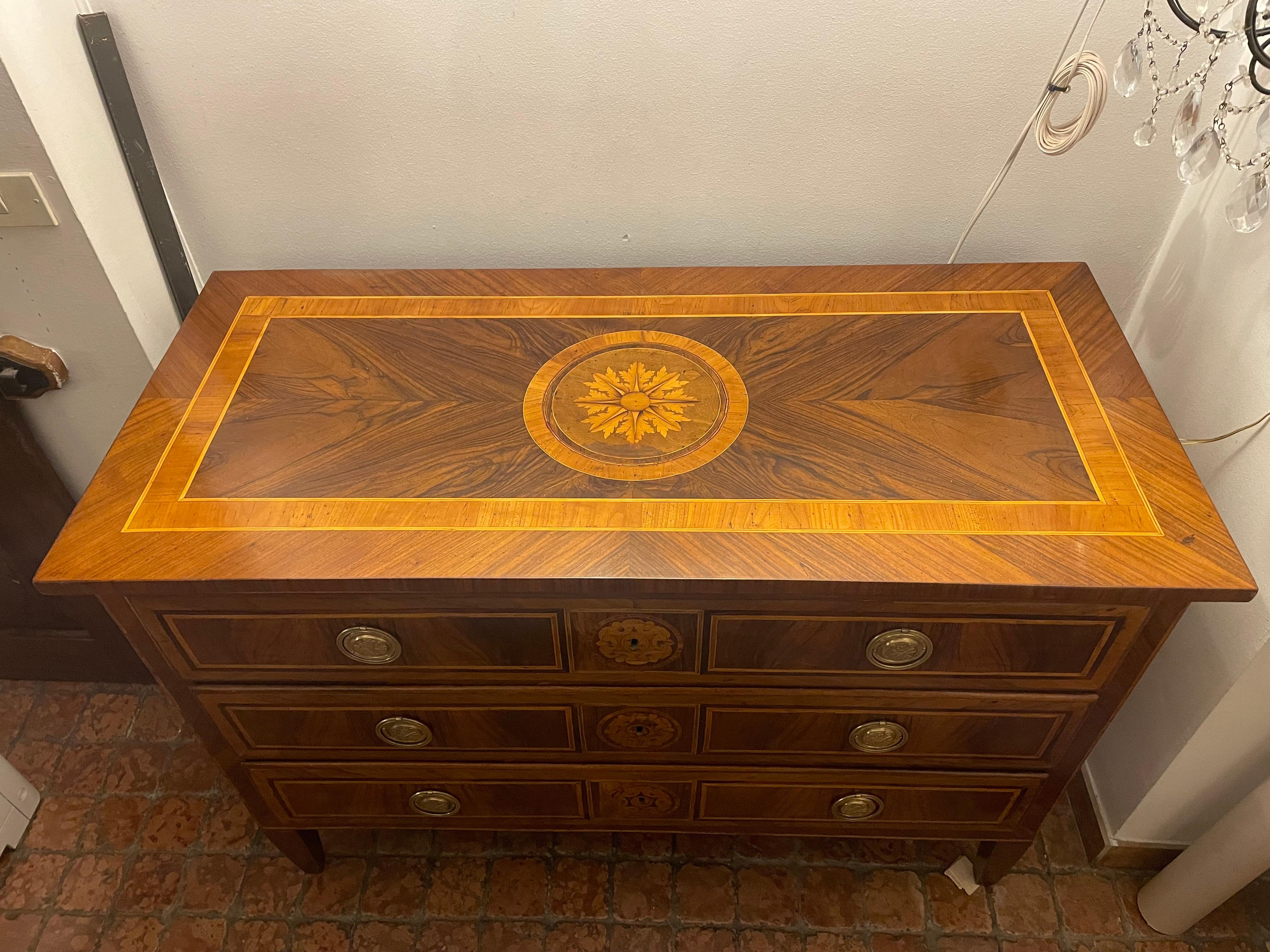 Early 19th Century Italian Directoire Chest of Drawers with Rose Marquetry 6