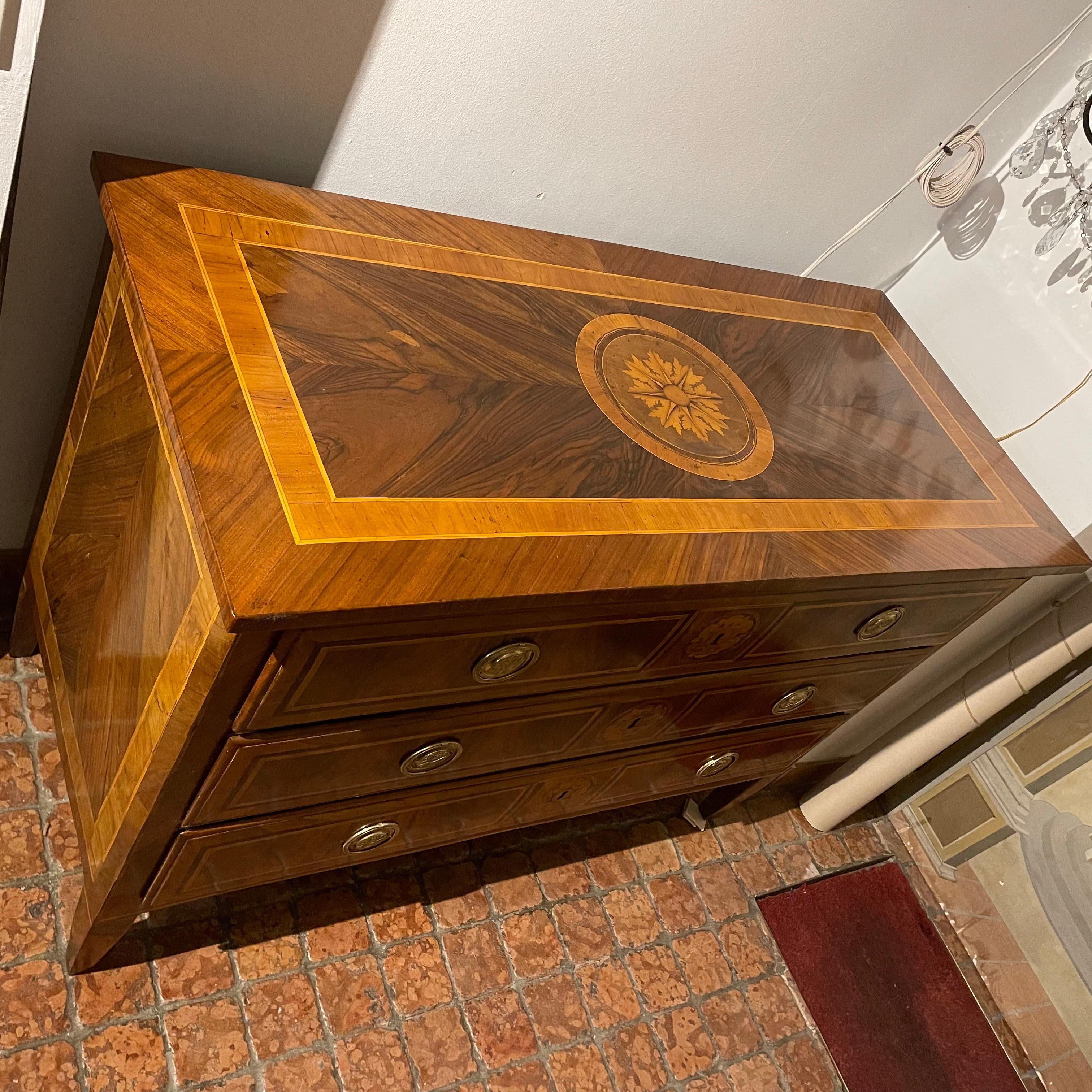 Early 19th Century Italian Directoire Chest of Drawers with Rose Marquetry 8