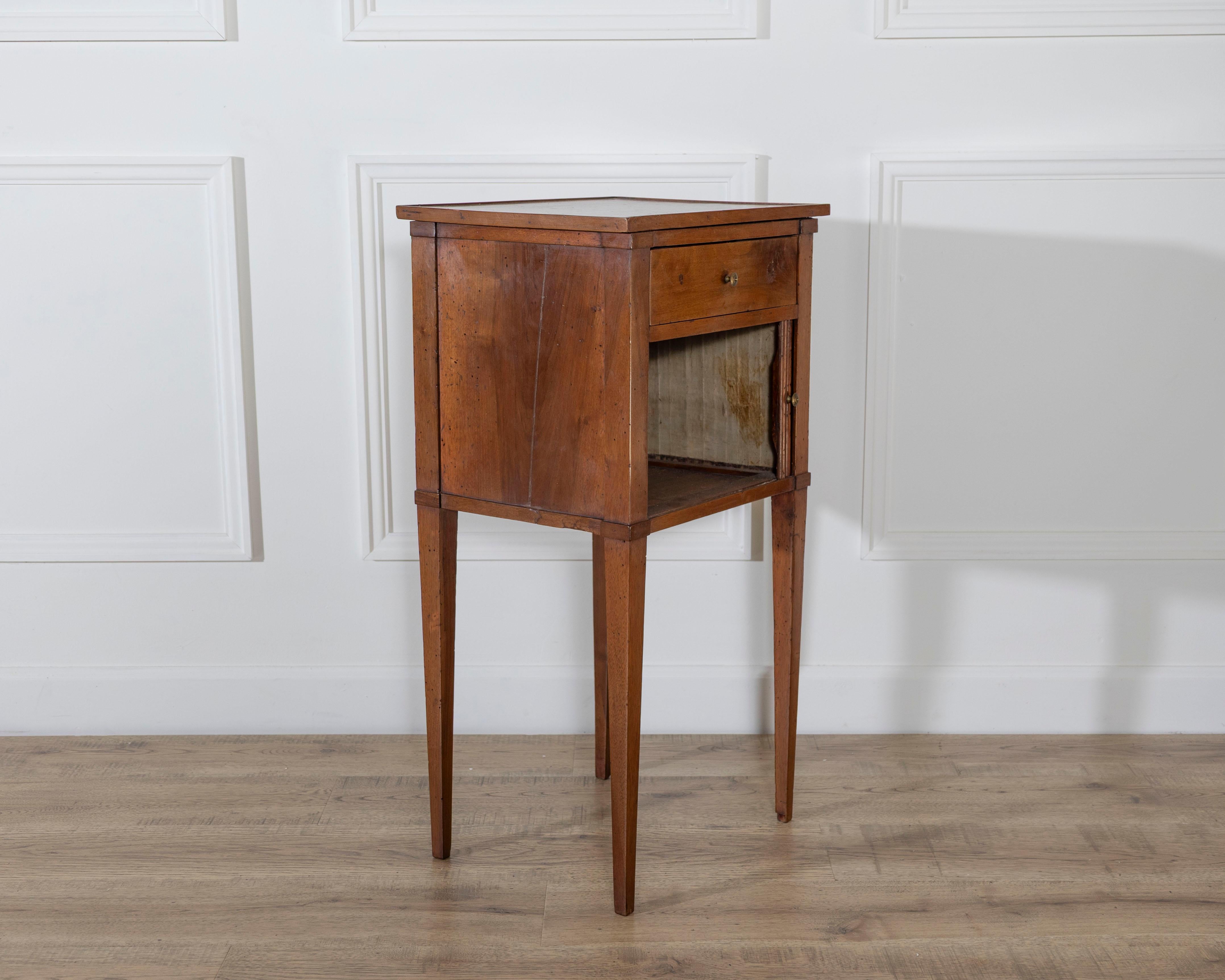 XIX secolo Comodino in noce Direttorio italiano del primo Ottocento in vendita