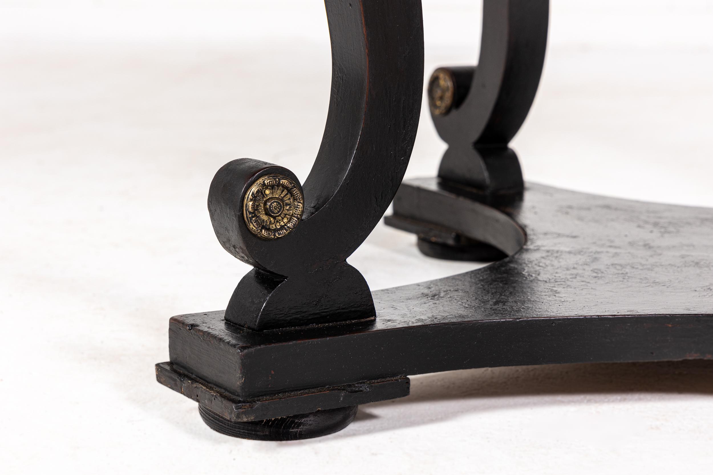 Early 19th Century Italian Ebonised Centre Table In Excellent Condition For Sale In Gloucestershire, GB