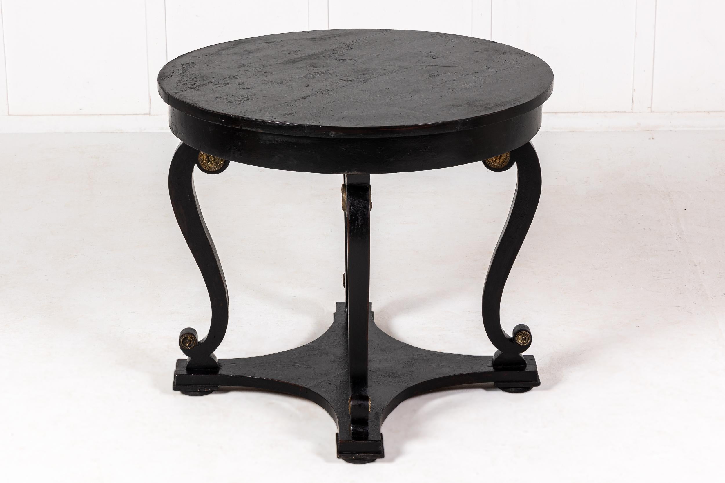 Early 19th Century Italian Ebonised Centre Table For Sale 1