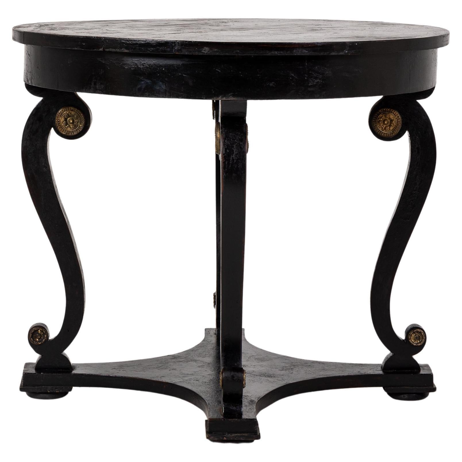 Italienischer ebonisierter Mitteltisch aus dem frühen 19. Jahrhundert