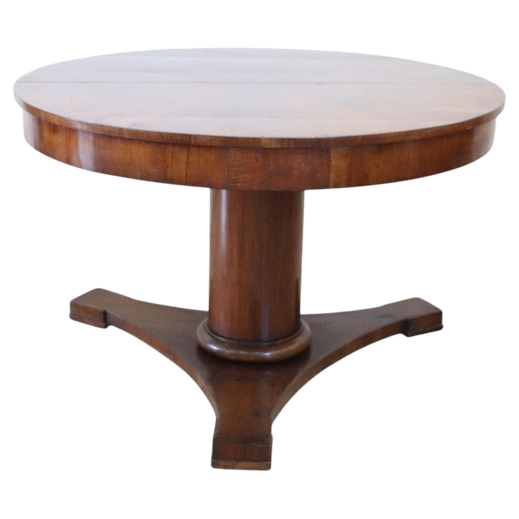 Early 19th Century Italian Empire Antique Round Table in Walnut