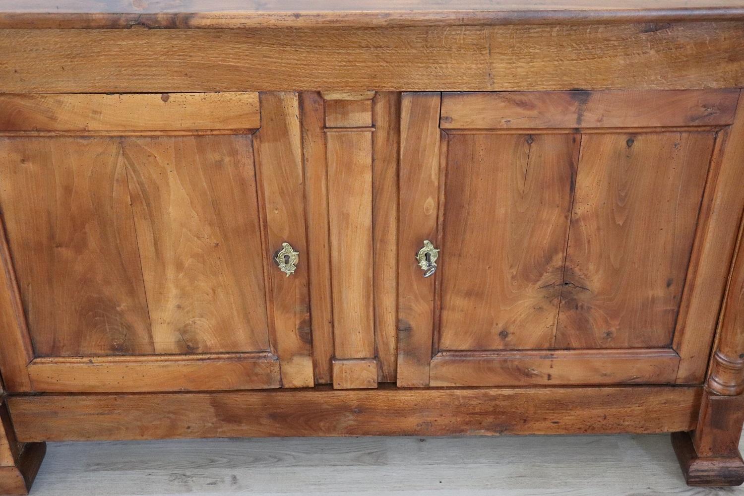 Early 19th Century Italian Empire Antique Sideboard or Buffet in Solid Walnut In Good Condition In Casale Monferrato, IT