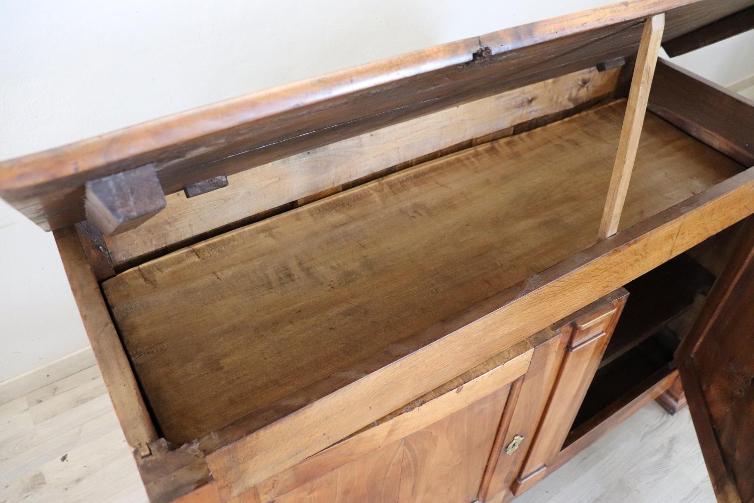 Early 19th Century Italian Empire Antique Sideboard or Buffet in Solid Walnut 5