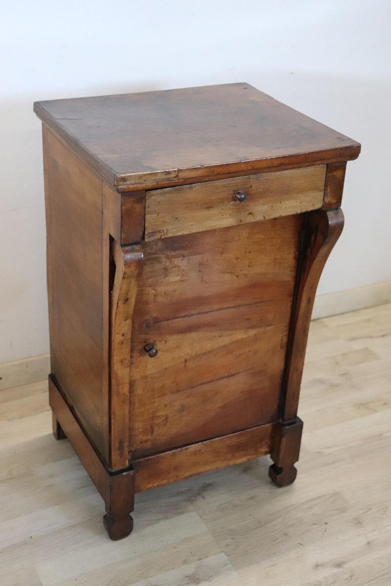 Early 19th Century Italian Empire Antique Solid Walnut Nightstand  In Good Condition For Sale In Casale Monferrato, IT