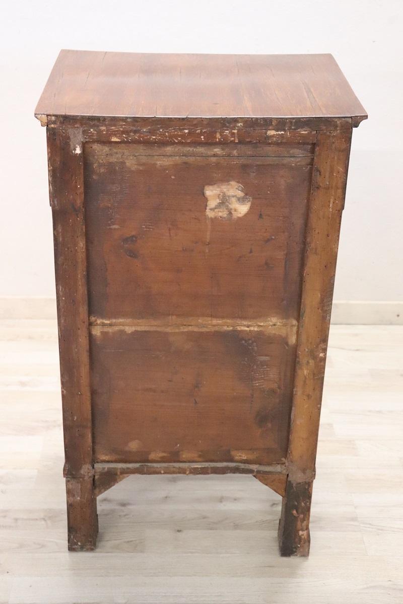 Début du 19e siècle, Empire italien antique  Table de nuit ou de chevet en noyer en vente 7