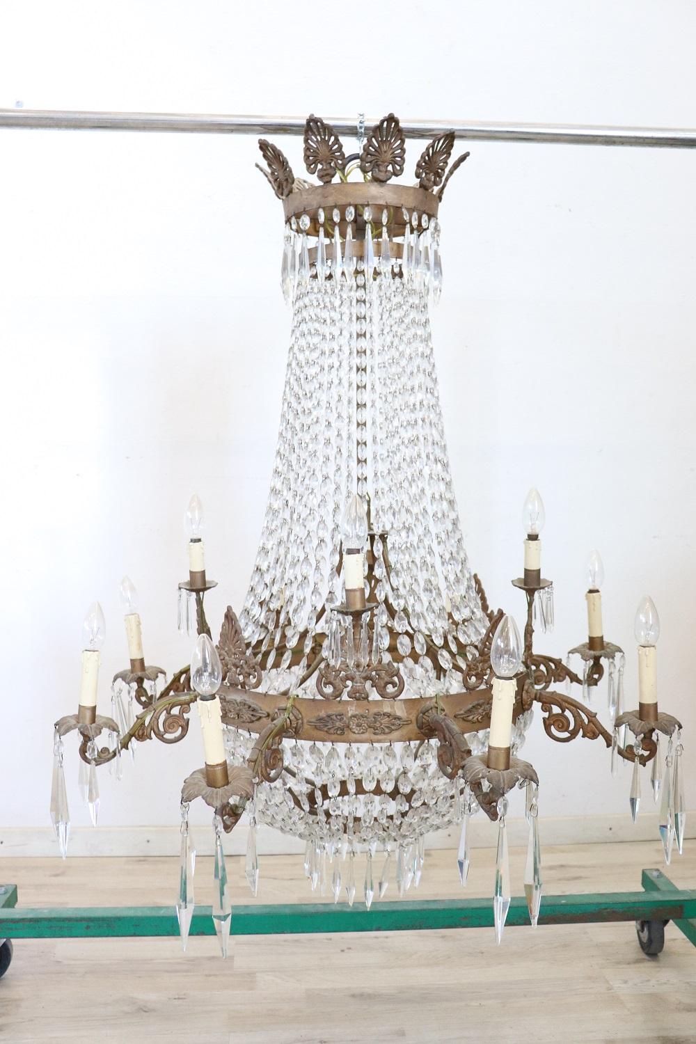 Lustre ancien de style Empire italien du début du XIXe siècle en bronze et cristaux 10
