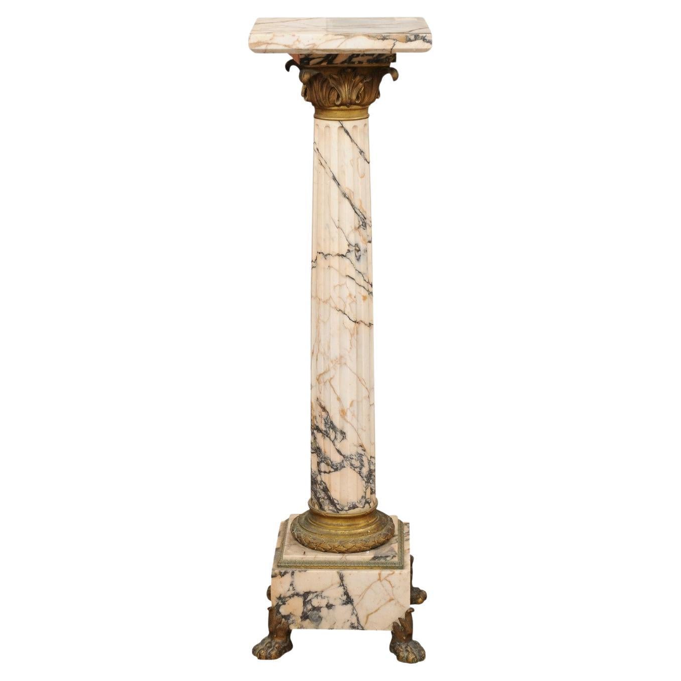 Piedistallo in marmo impero italiano dei primi del XIX secolo con dettagli in bronzo dorato