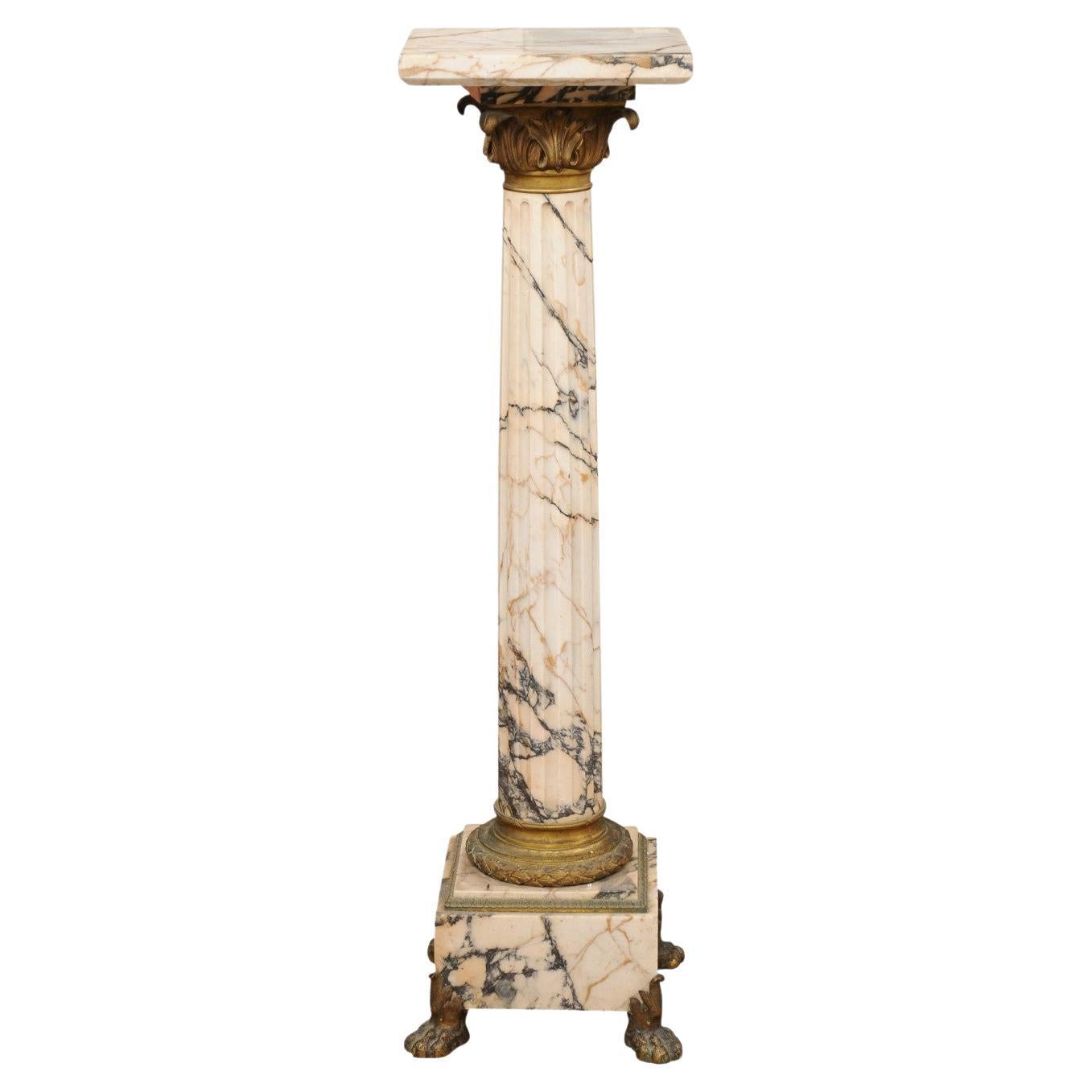 Début du 19e siècle, The Pedestal en marbre Empire italien avec détails en bronze doré en vente