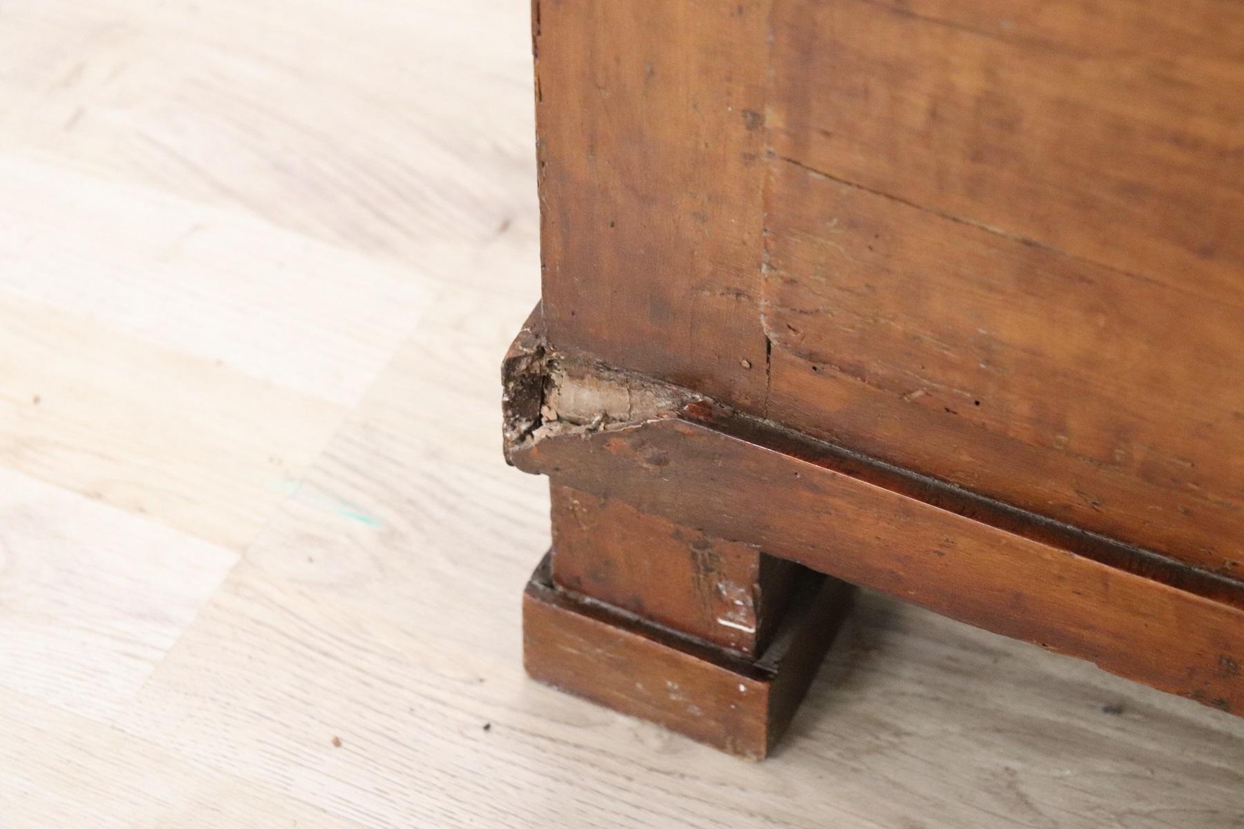 Early 19th Century Italian Empire Walnut Chest of Drawers with Secrétaire 8