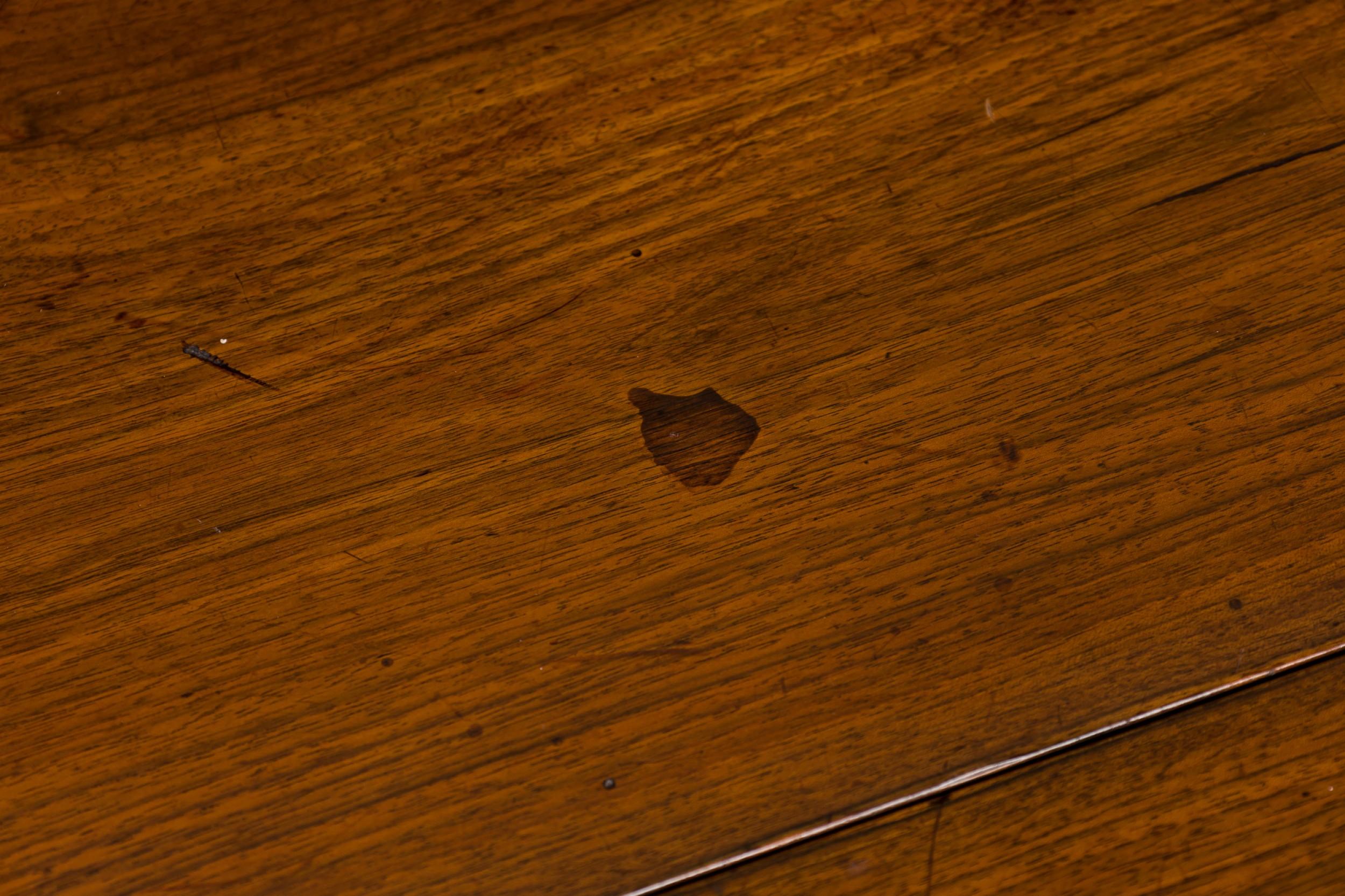 Early 19th Century Italian Extending Dining Table with Two Leaves For Sale 5
