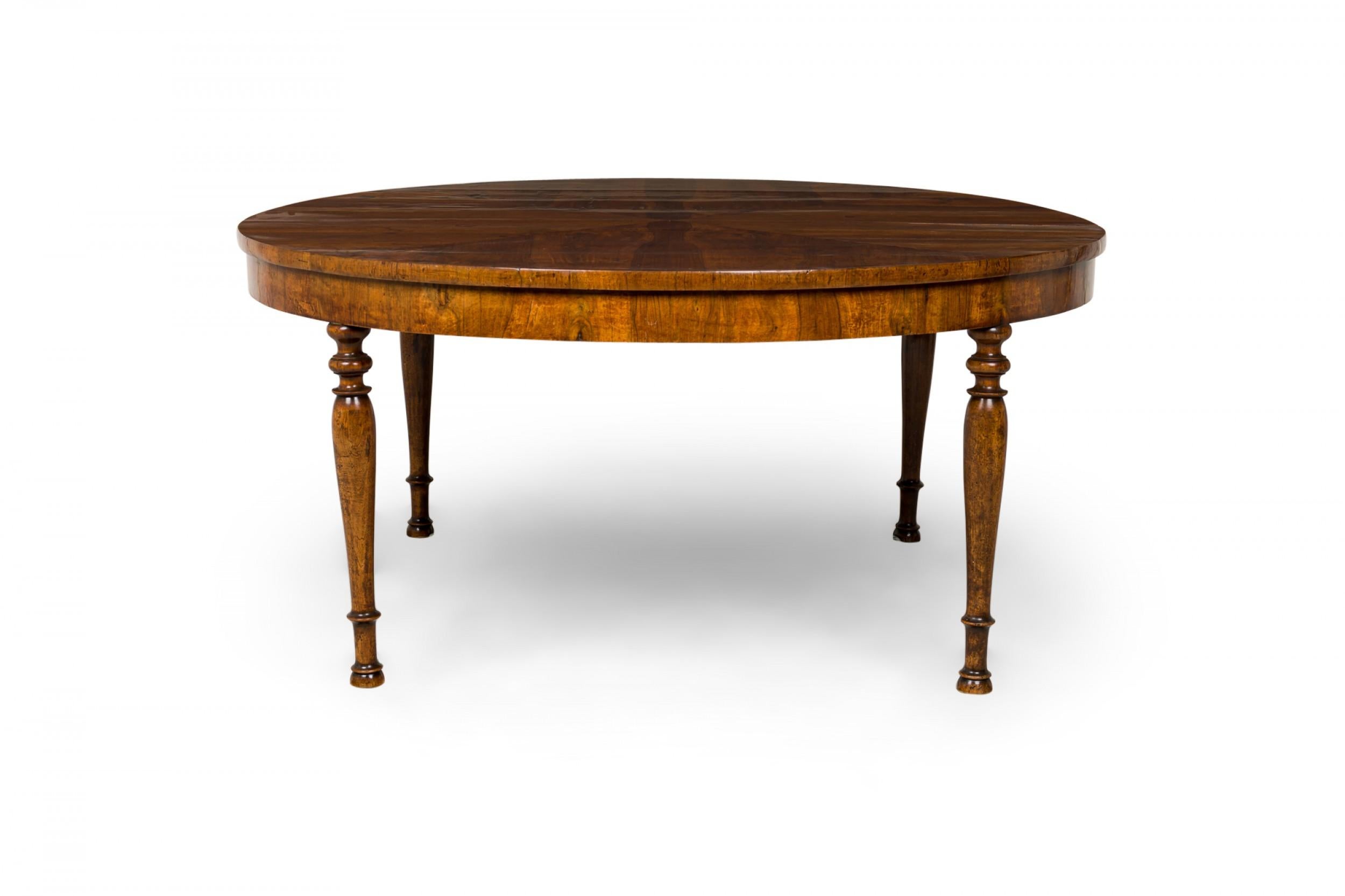Early 19th Century Italian Extending Dining Table with Two Leaves For Sale 6