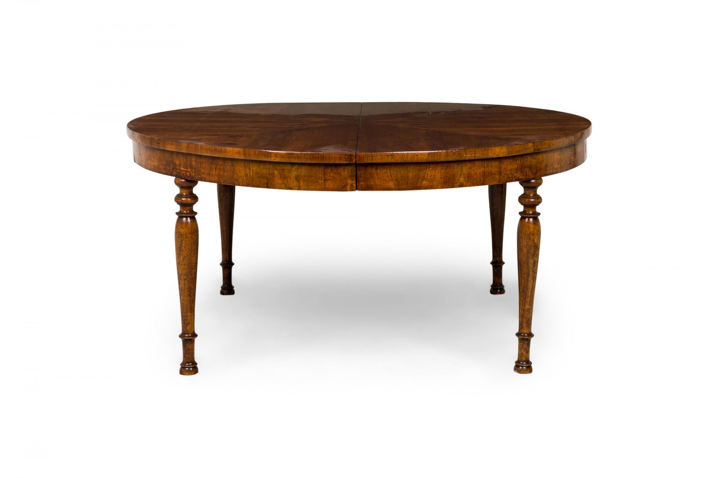 Hand-Carved Early 19th Century Italian Extending Dining Table with Two Leaves For Sale