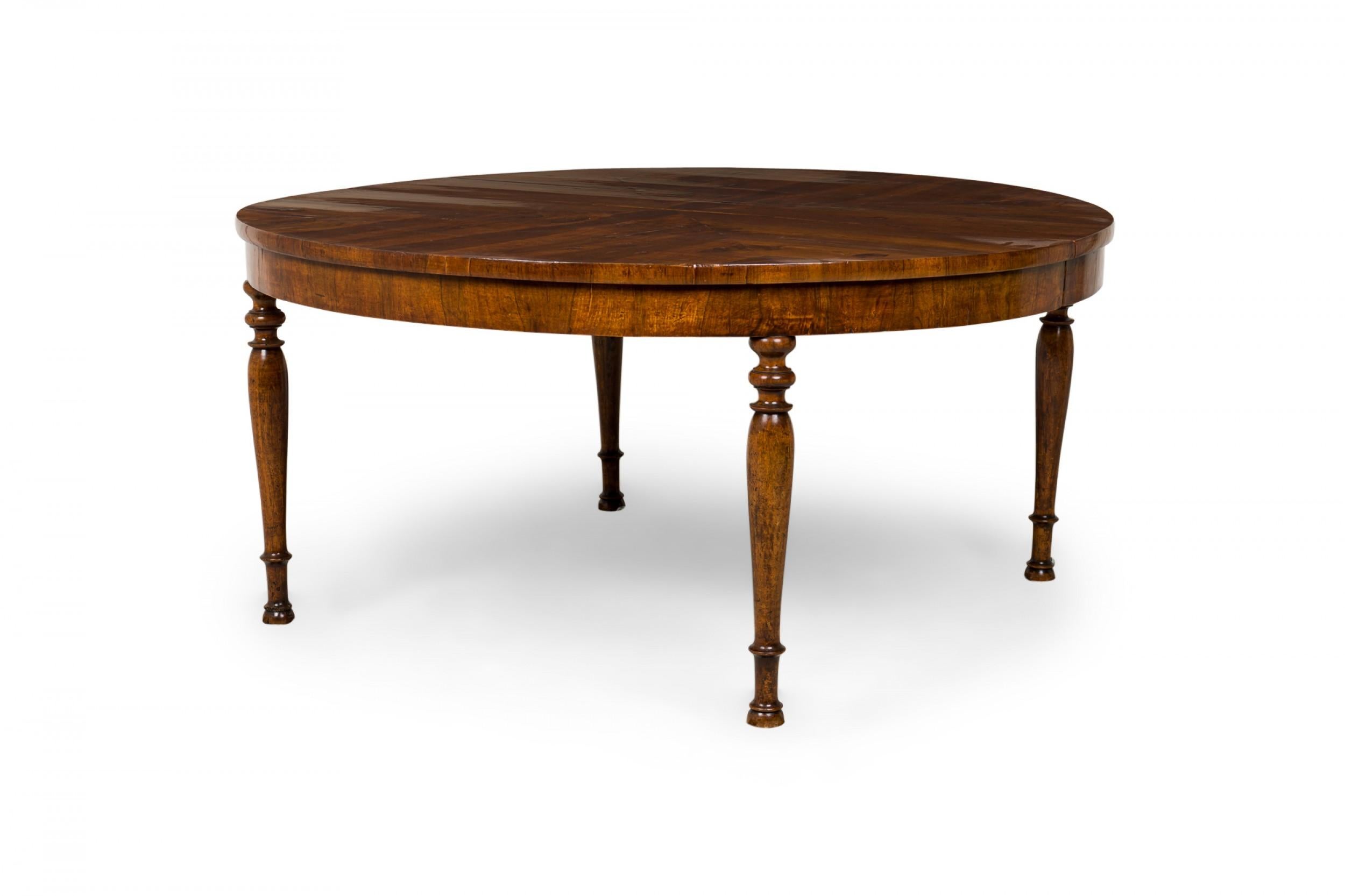 Early 19th Century Italian Extending Dining Table with Two Leaves In Good Condition For Sale In Queens, NY